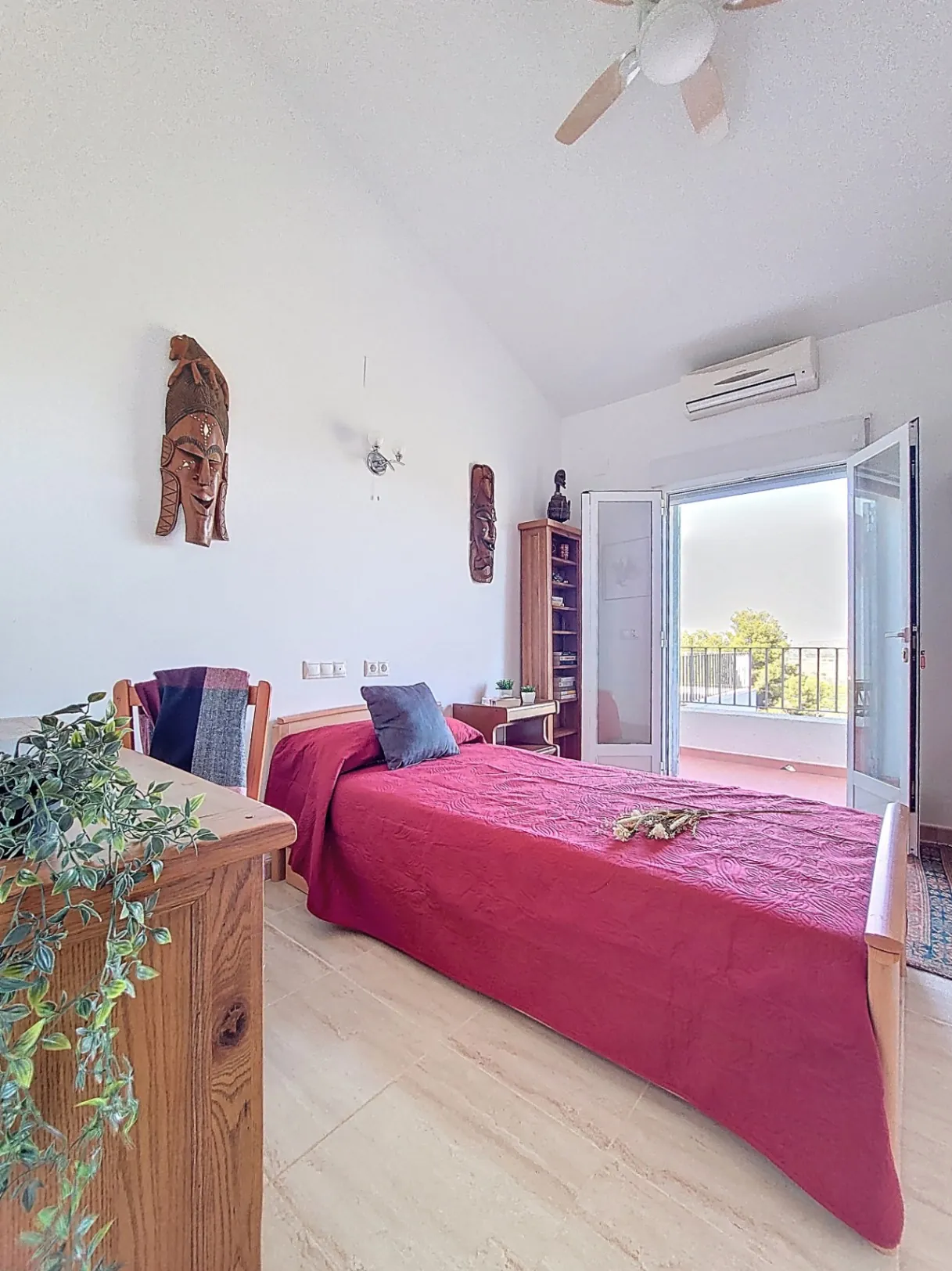 Villa con piscina y vistas abiertas en Monte Pego