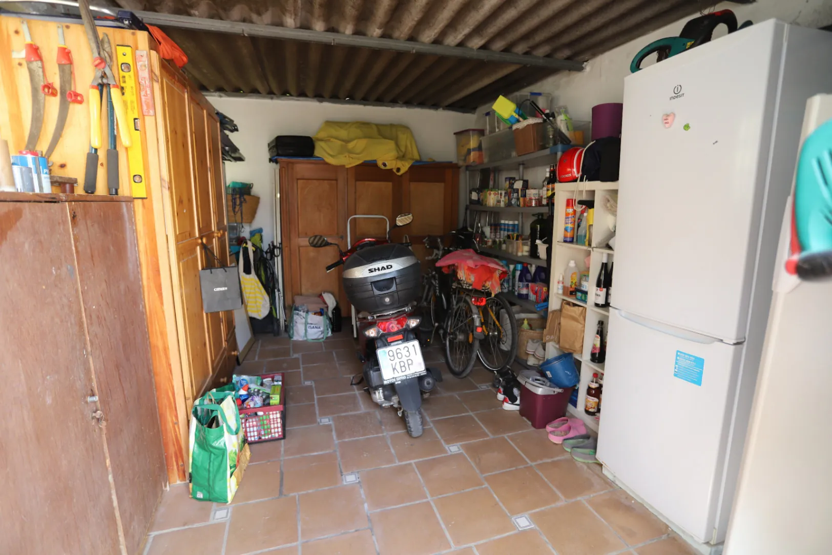 Villa unifamiliar bien cuidada en Els Poblets – Ubicación privilegiada frente a un bonito parque