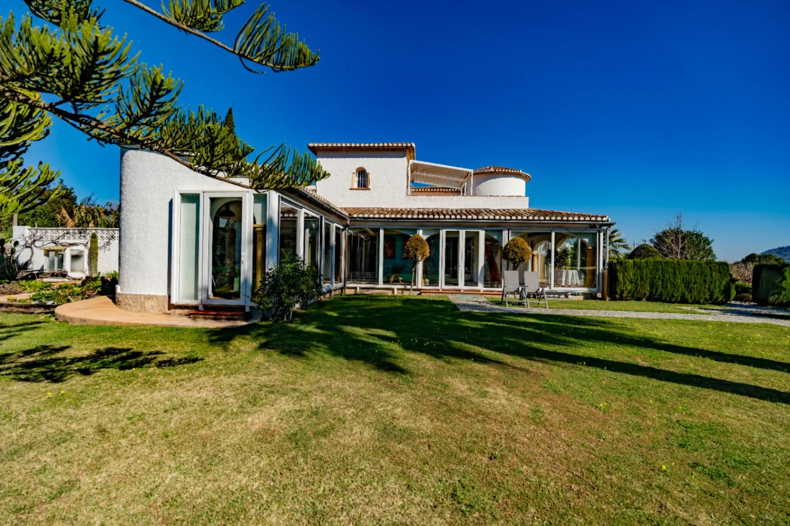 Finca Lisa – Elegante Finca Mediterránea con Casa de Huéspedes en Albardanera, La Sella
