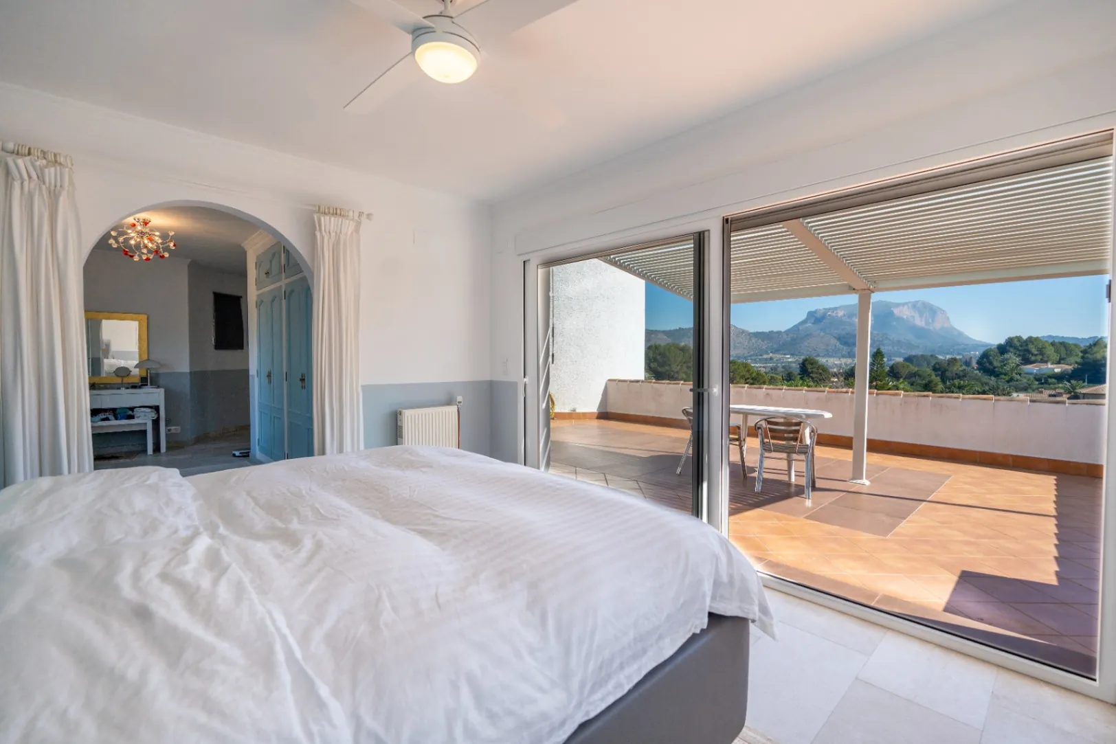 Finca Lisa – Elegante Finca Mediterránea con Casa de Huéspedes en Albardanera, La Sella