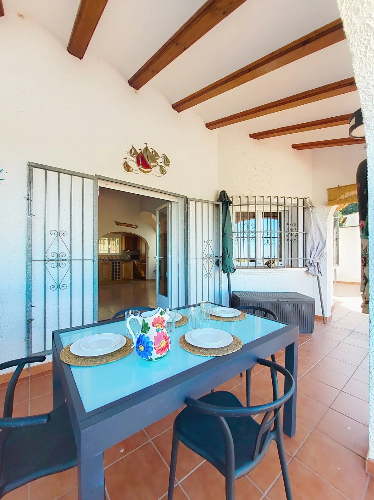 Villa con piscina y vistas abiertas en Monte Pego