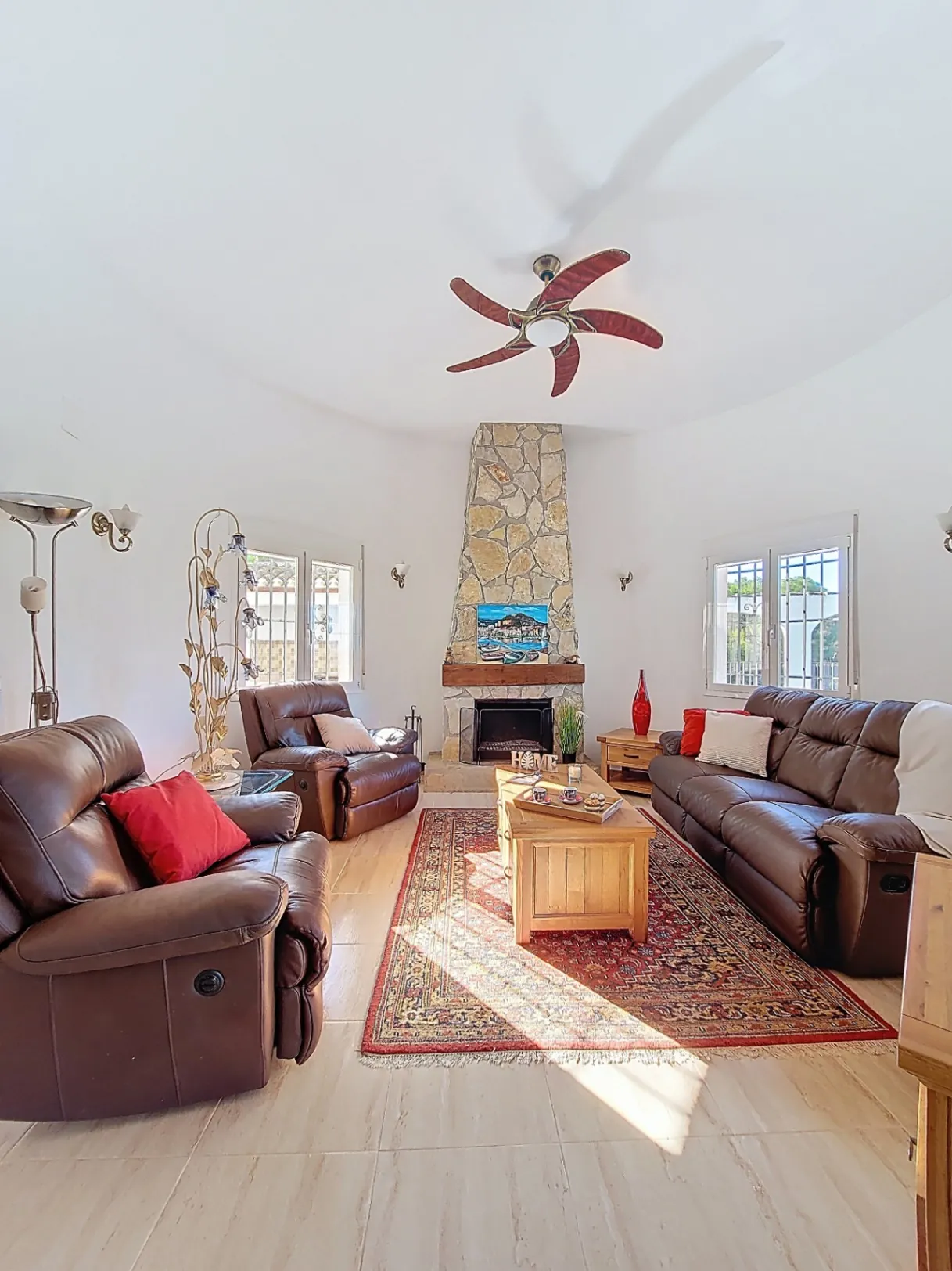 Villa con piscina y vistas abiertas en Monte Pego