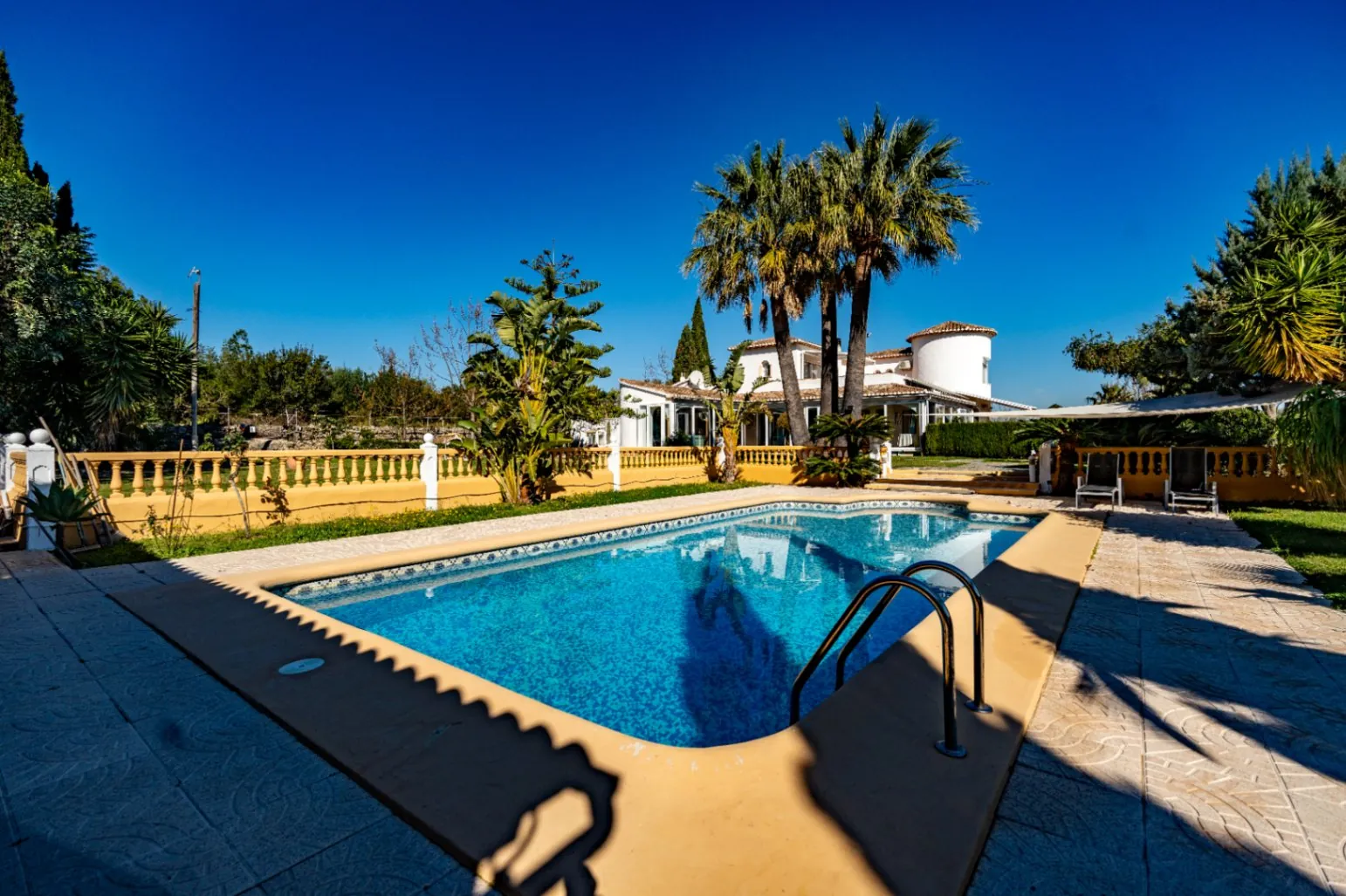 Finca Lisa – Elegante Finca Mediterránea con Casa de Huéspedes en Albardanera, La Sella