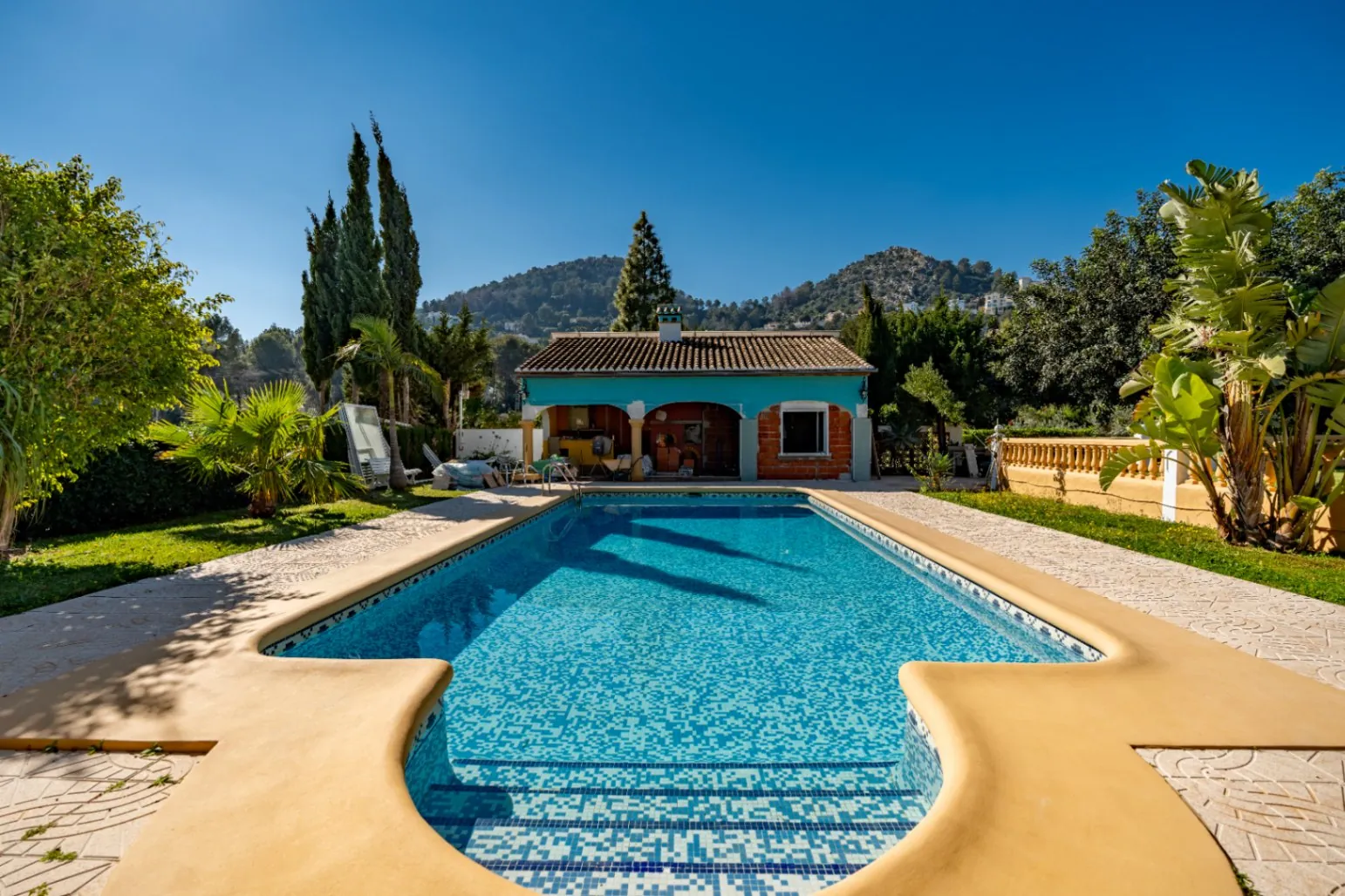 Finca Lisa – Elegante Finca Mediterránea con Casa de Huéspedes en Albardanera, La Sella