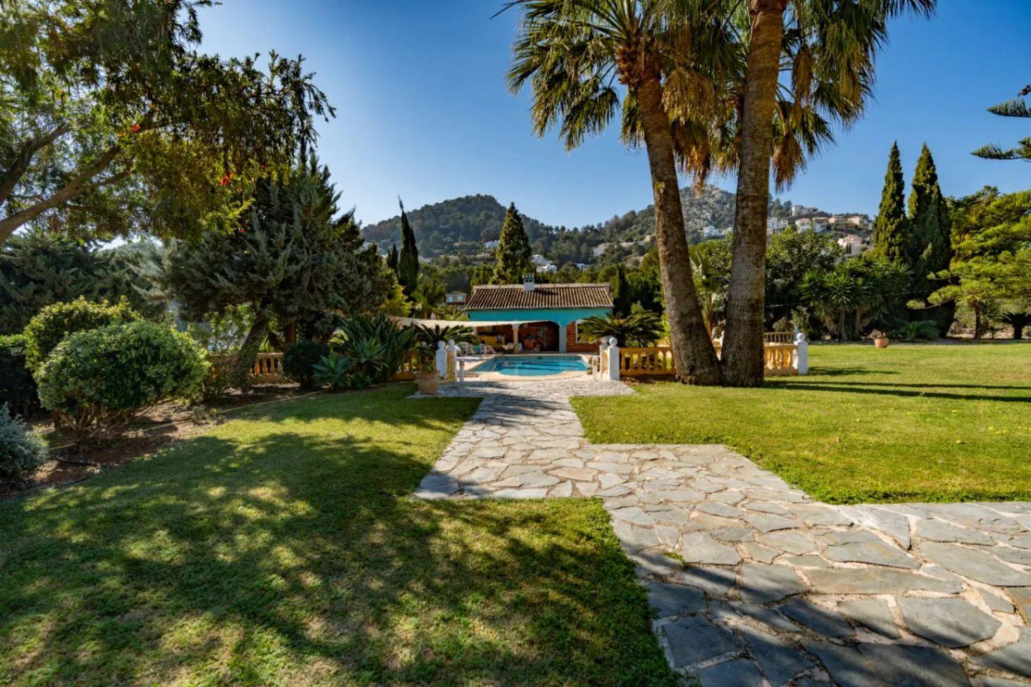 Finca Lisa – Elegante Finca Mediterránea con Casa de Huéspedes en Albardanera, La Sella