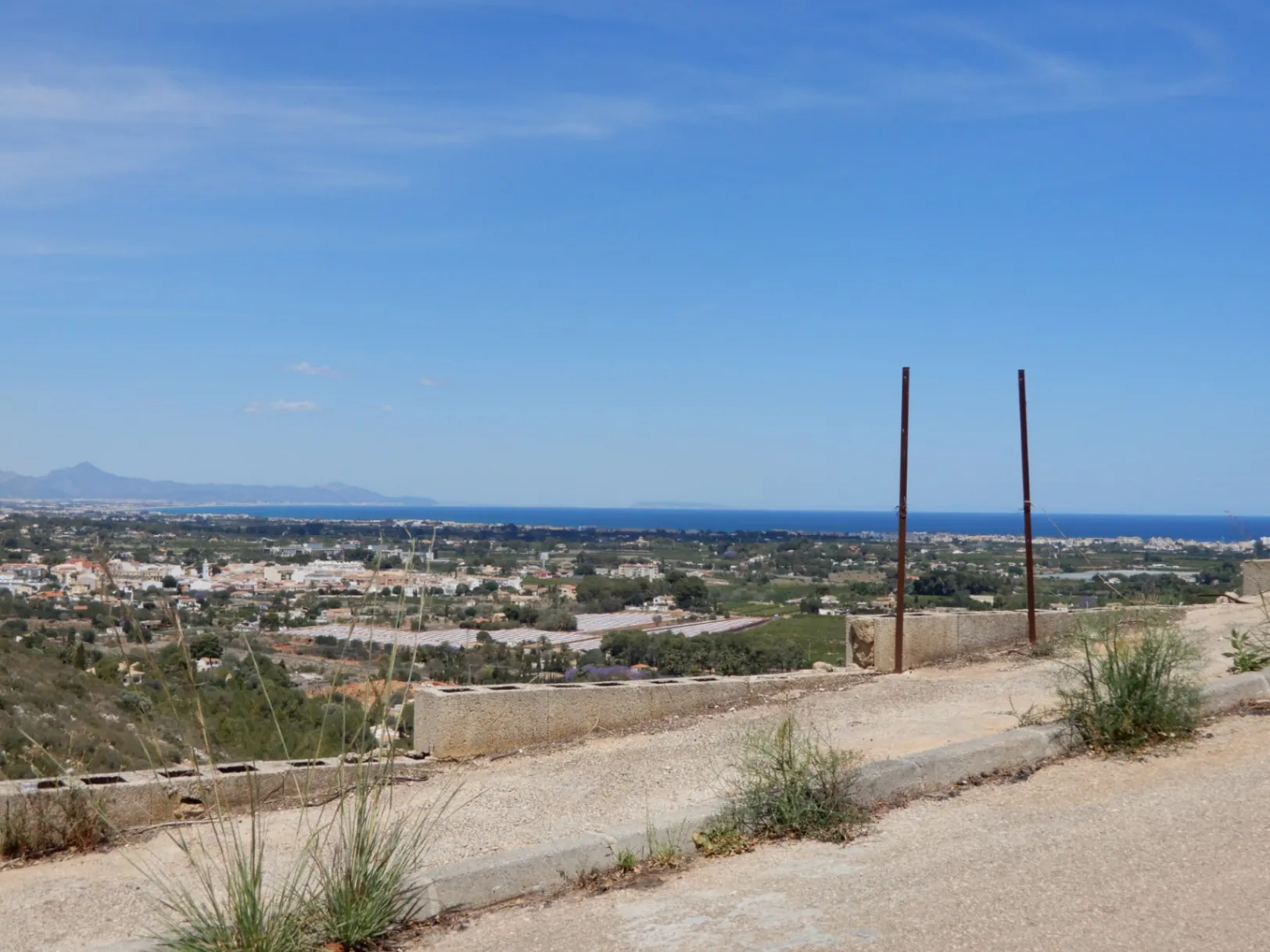 Parcela con vistas al mar.