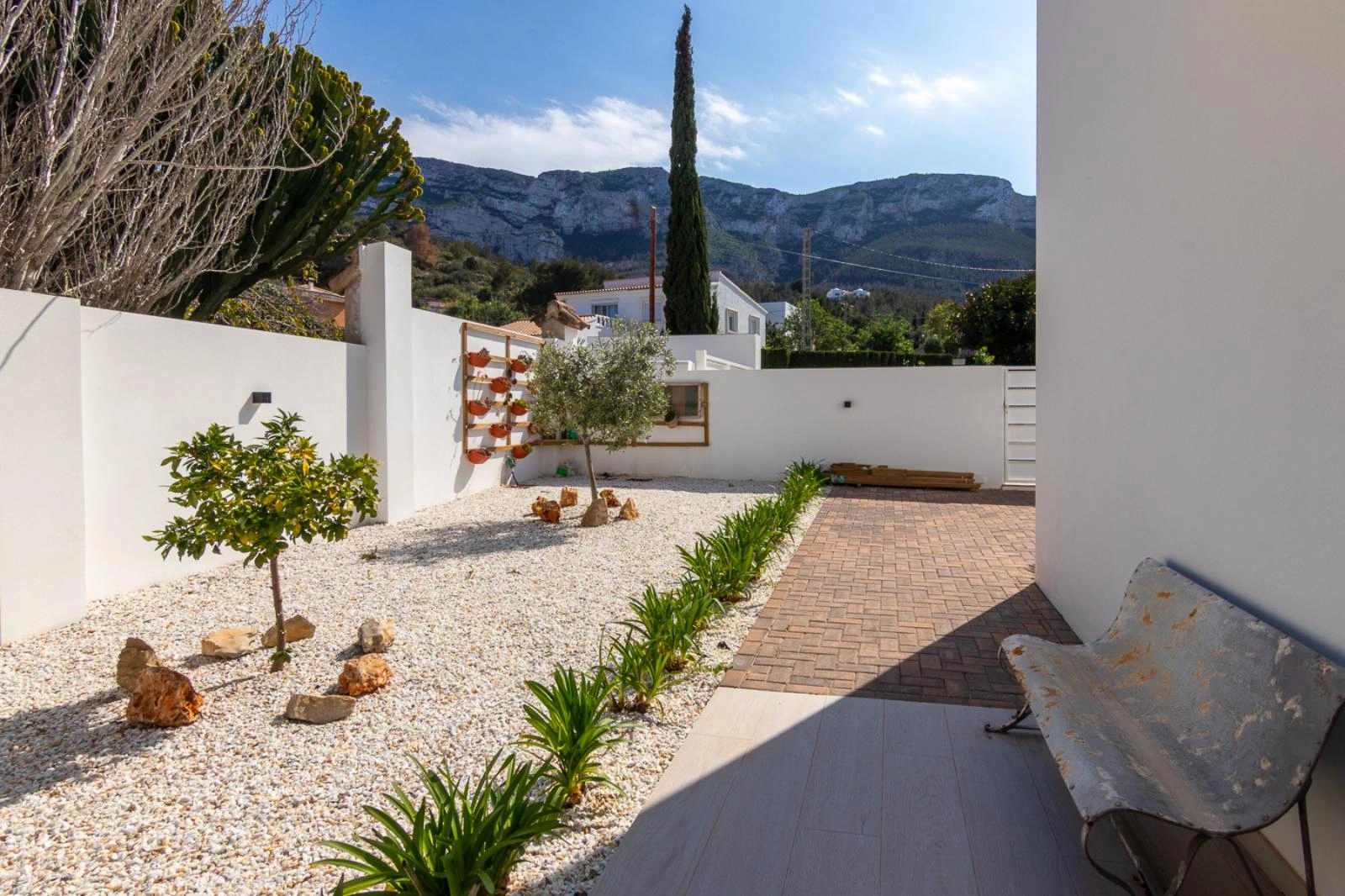 Villa moderna con vistas al mar y montaña en Denia