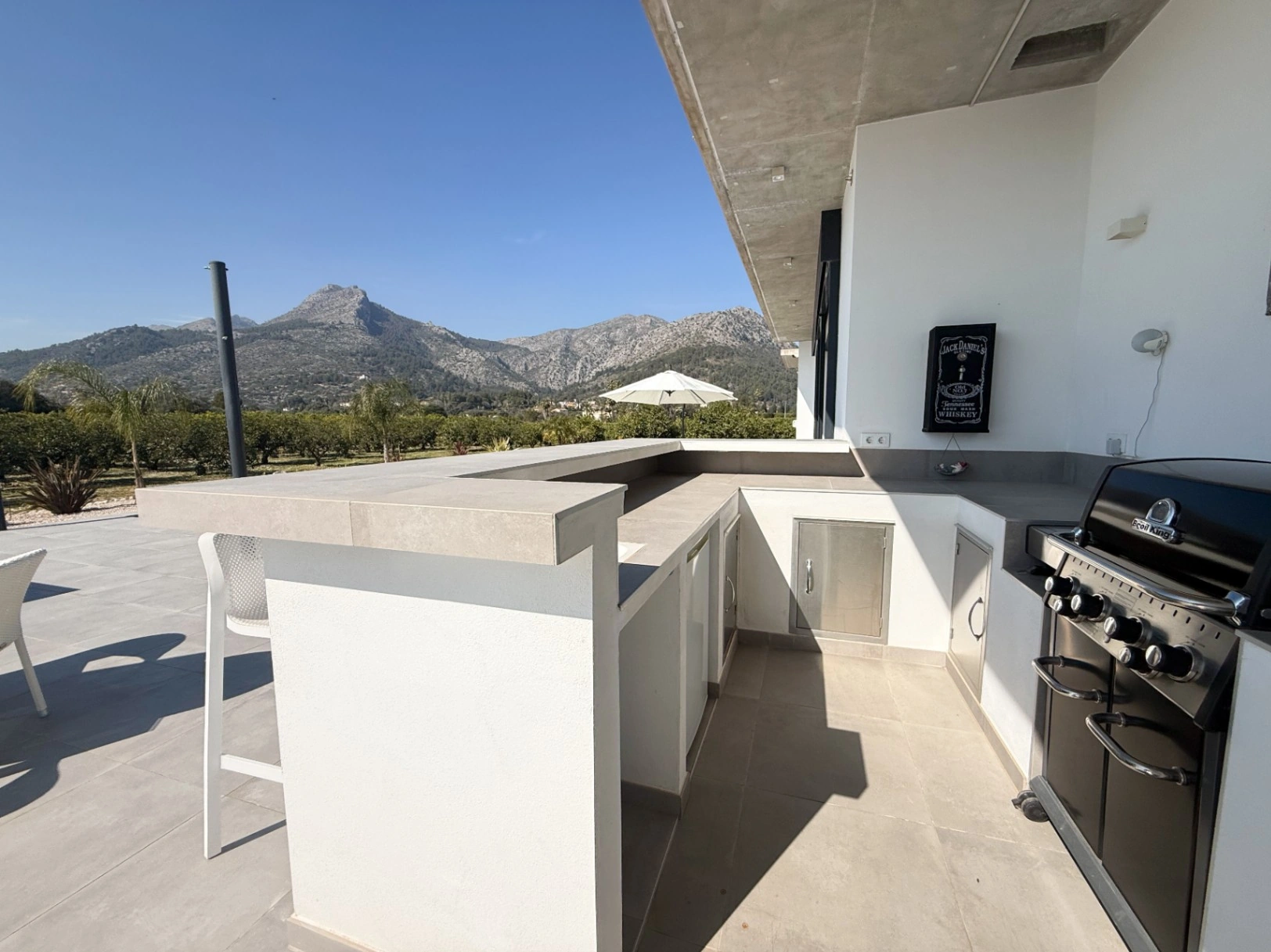 Villa de lujo contemporánea con privacidad absoluta y vistas al valle en un entorno natural excepcional