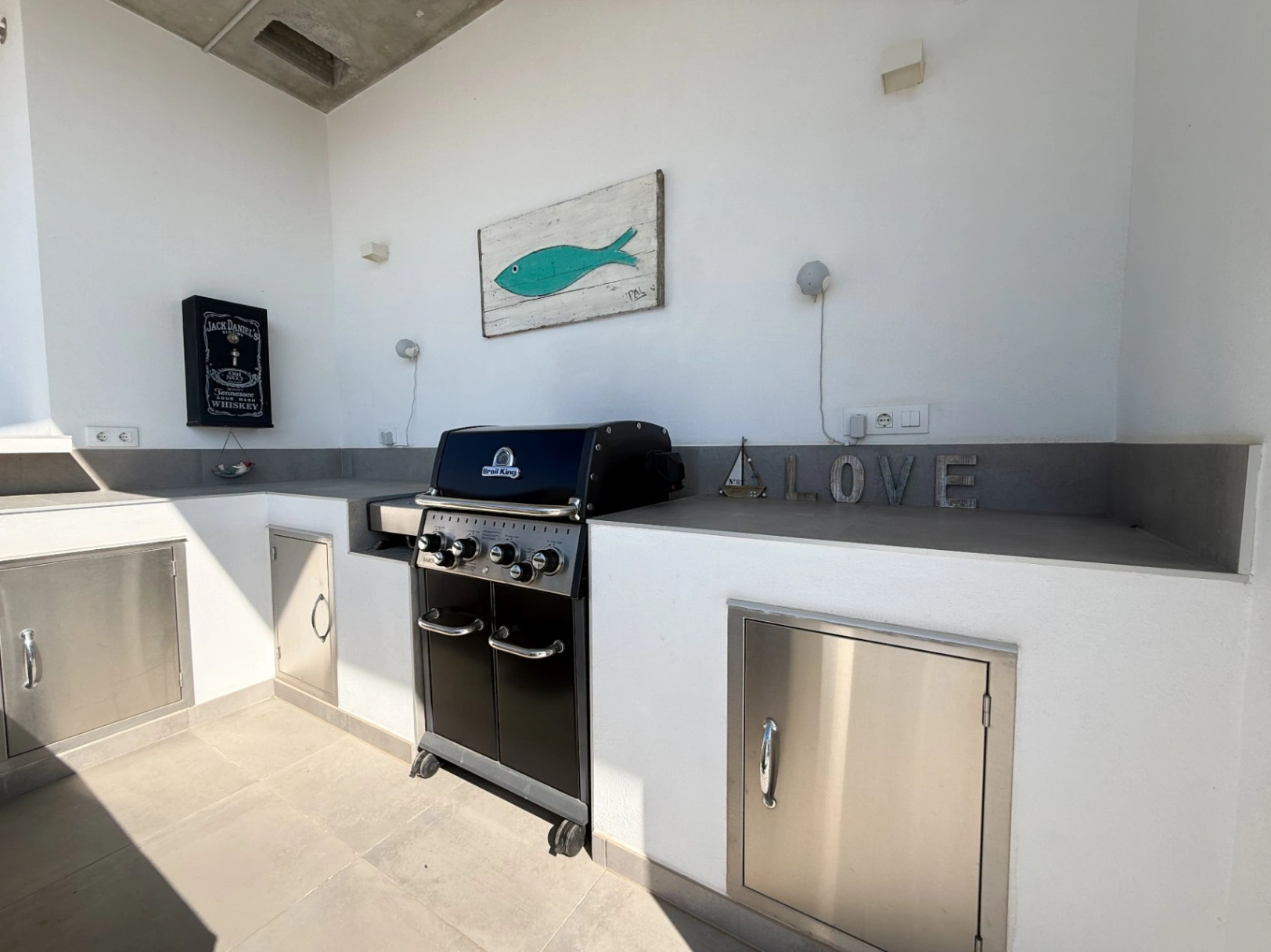 Villa de lujo contemporánea con privacidad absoluta y vistas al valle en un entorno natural excepcional