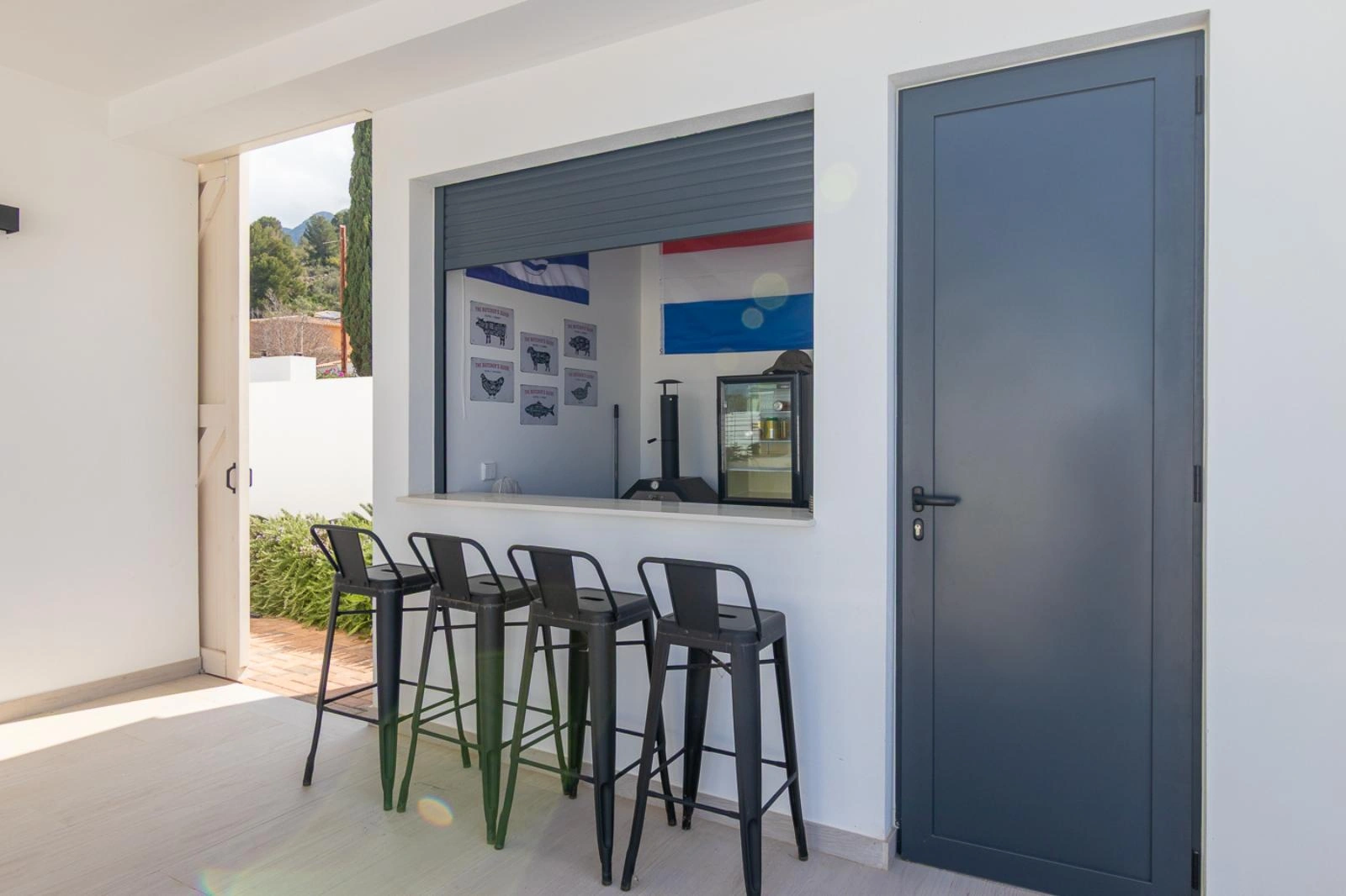 Villa moderna con vistas al mar y montaña en Denia