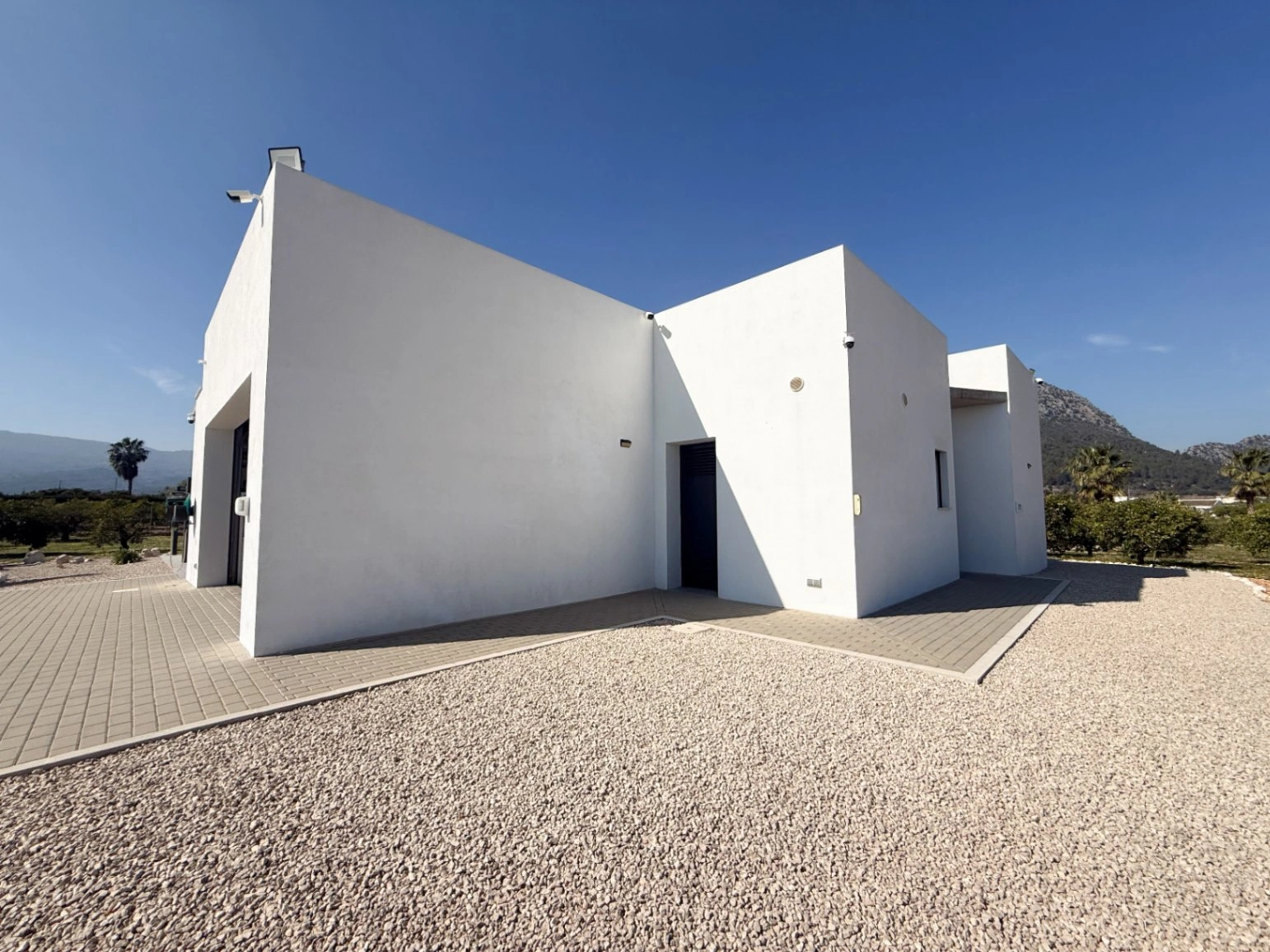 Villa de lujo contemporánea con privacidad absoluta y vistas al valle en un entorno natural excepcional
