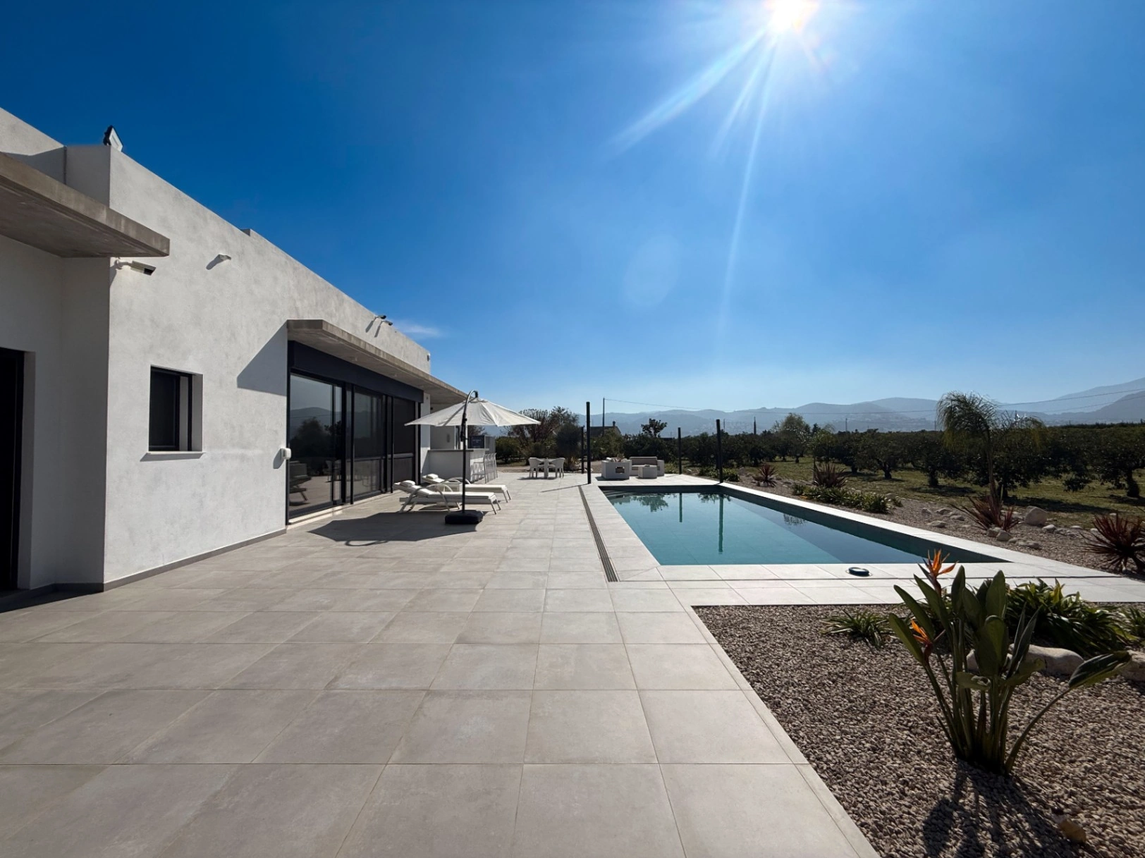 Villa de lujo contemporánea con privacidad absoluta y vistas al valle en un entorno natural excepcional