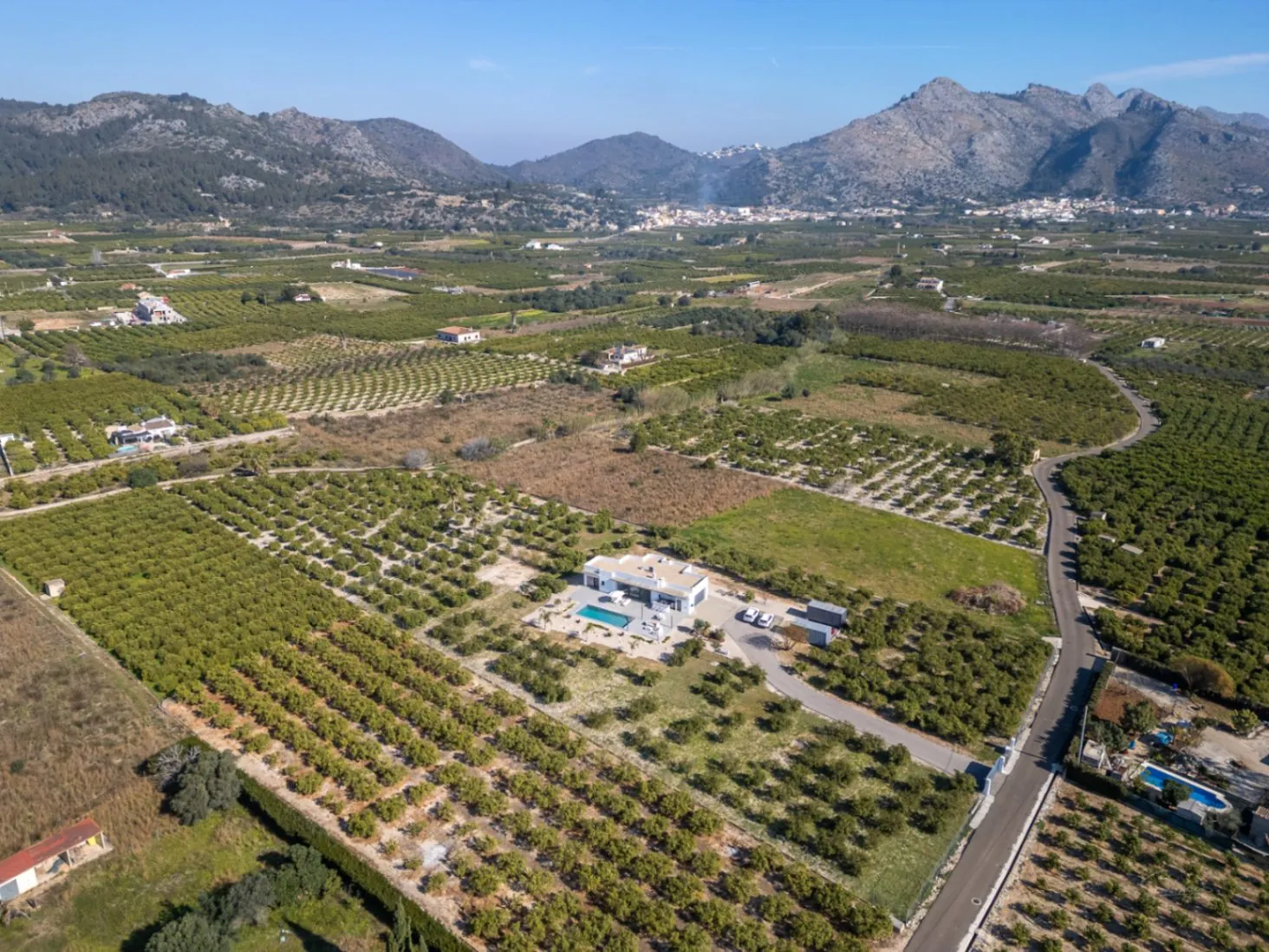 Villa de lujo contemporánea con privacidad absoluta y vistas al valle en un entorno natural excepcional