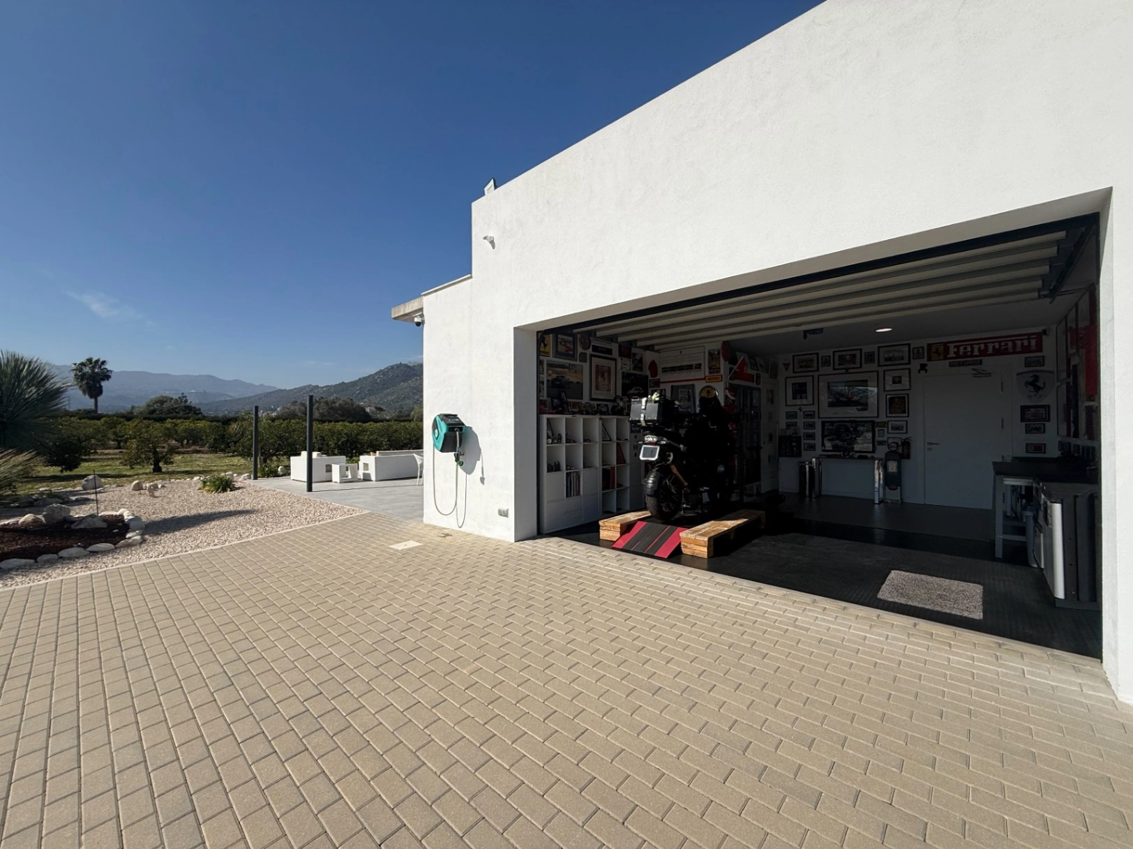 Villa de lujo contemporánea con privacidad absoluta y vistas al valle en un entorno natural excepcional