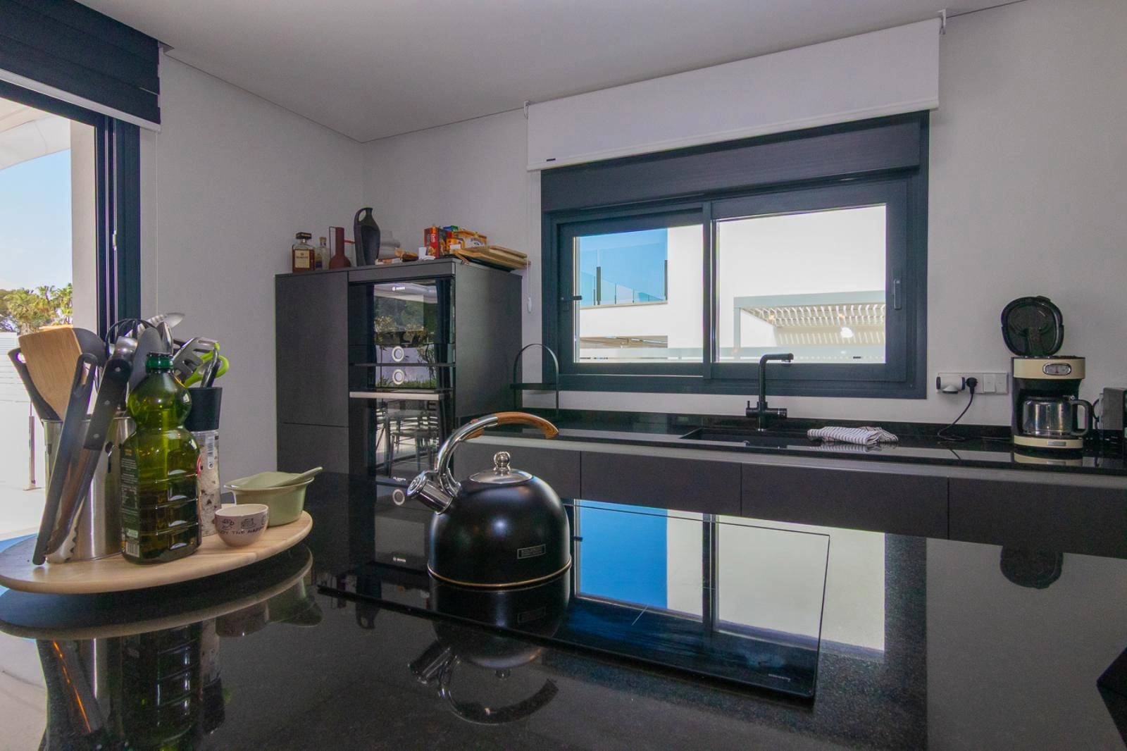 Villa moderna con vistas al mar y montaña en Denia