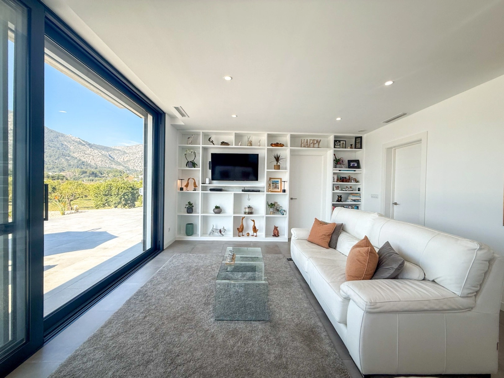 Villa de lujo contemporánea con privacidad absoluta y vistas al valle en un entorno natural excepcional