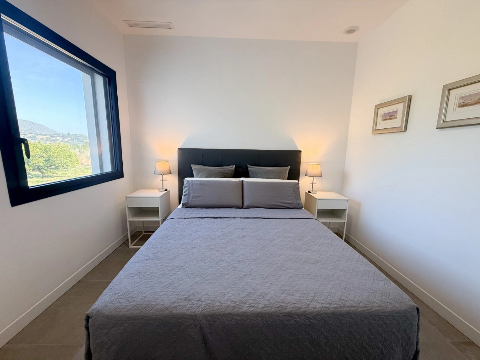 Villa de lujo contemporánea con privacidad absoluta y vistas al valle en un entorno natural excepcional