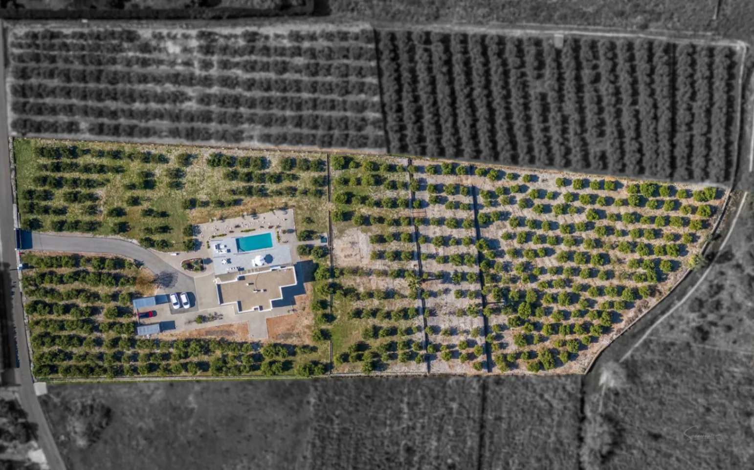 Villa de lujo contemporánea con privacidad absoluta y vistas al valle en un entorno natural excepcional