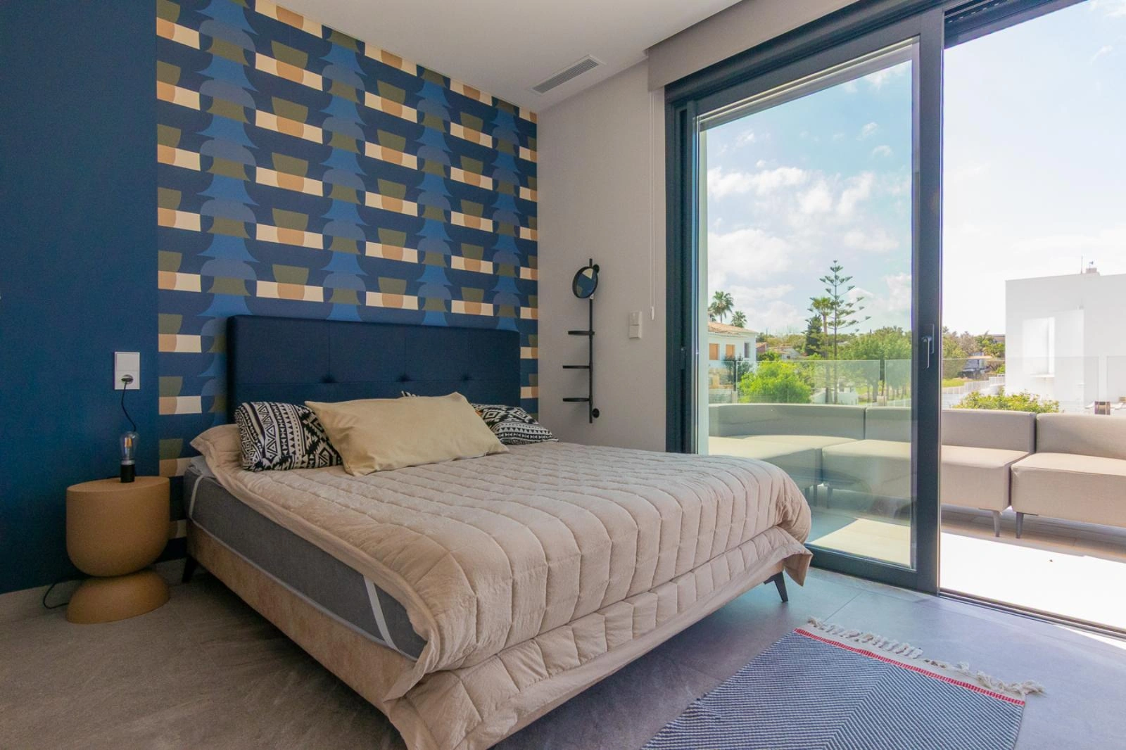 Villa moderna con vistas al mar y montaña en Denia