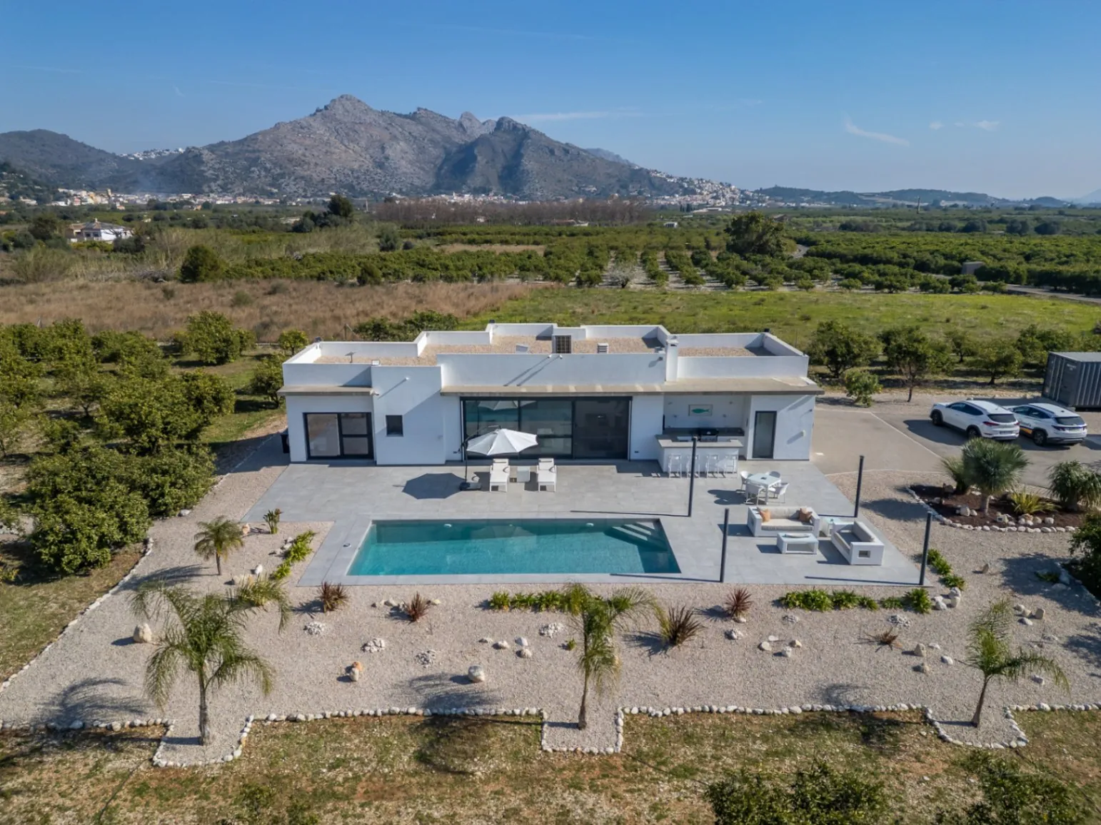 Villa de lujo contemporánea con privacidad absoluta y vistas al valle en un entorno natural excepcional
