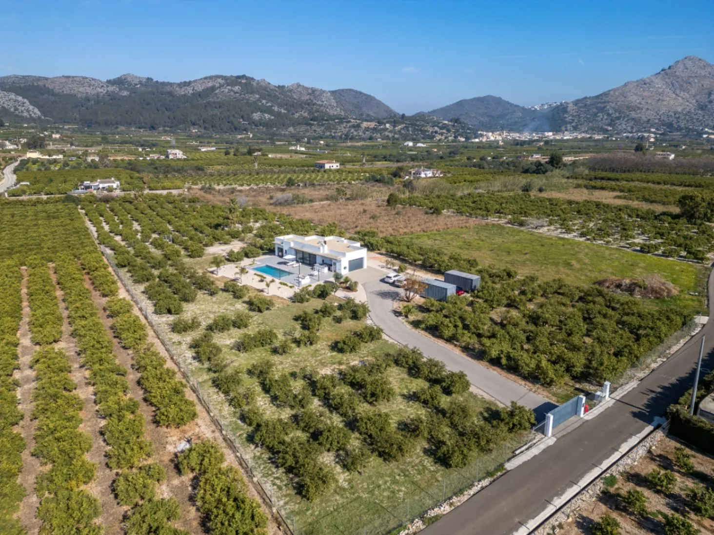 Villa de lujo contemporánea con privacidad absoluta y vistas al valle en un entorno natural excepcional