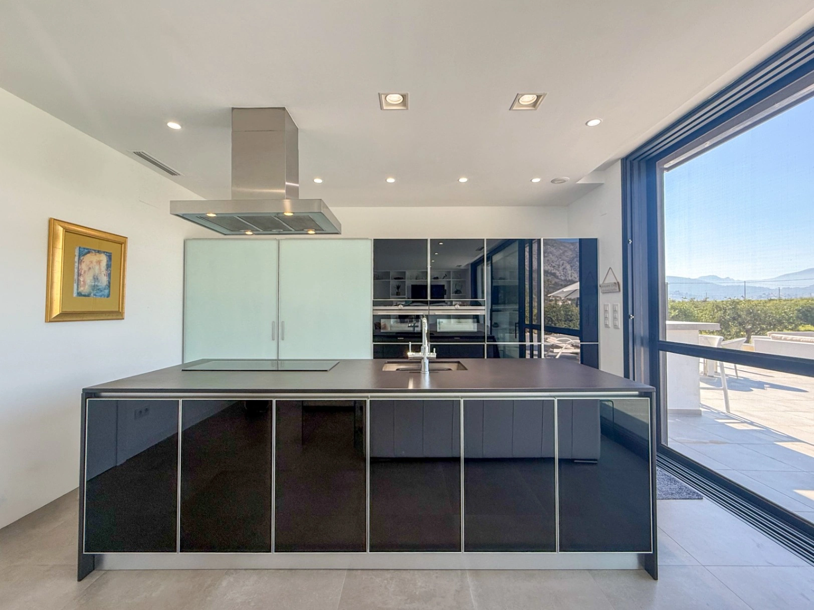 Villa de lujo contemporánea con privacidad absoluta y vistas al valle en un entorno natural excepcional