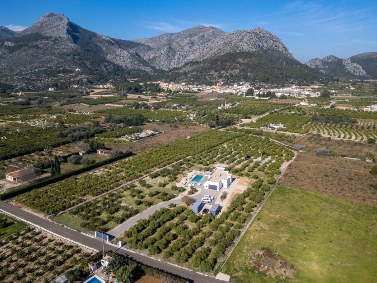 Villa de lujo contemporánea con privacidad absoluta y vistas al valle en un entorno natural excepcional