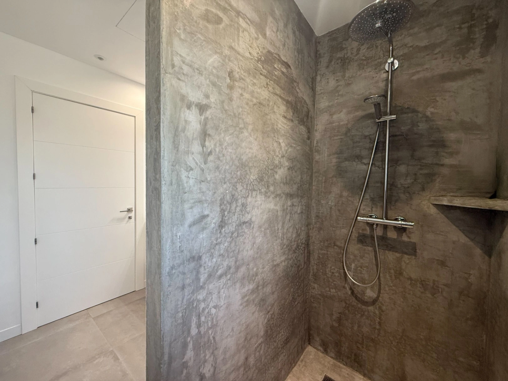 Villa de lujo contemporánea con privacidad absoluta y vistas al valle en un entorno natural excepcional