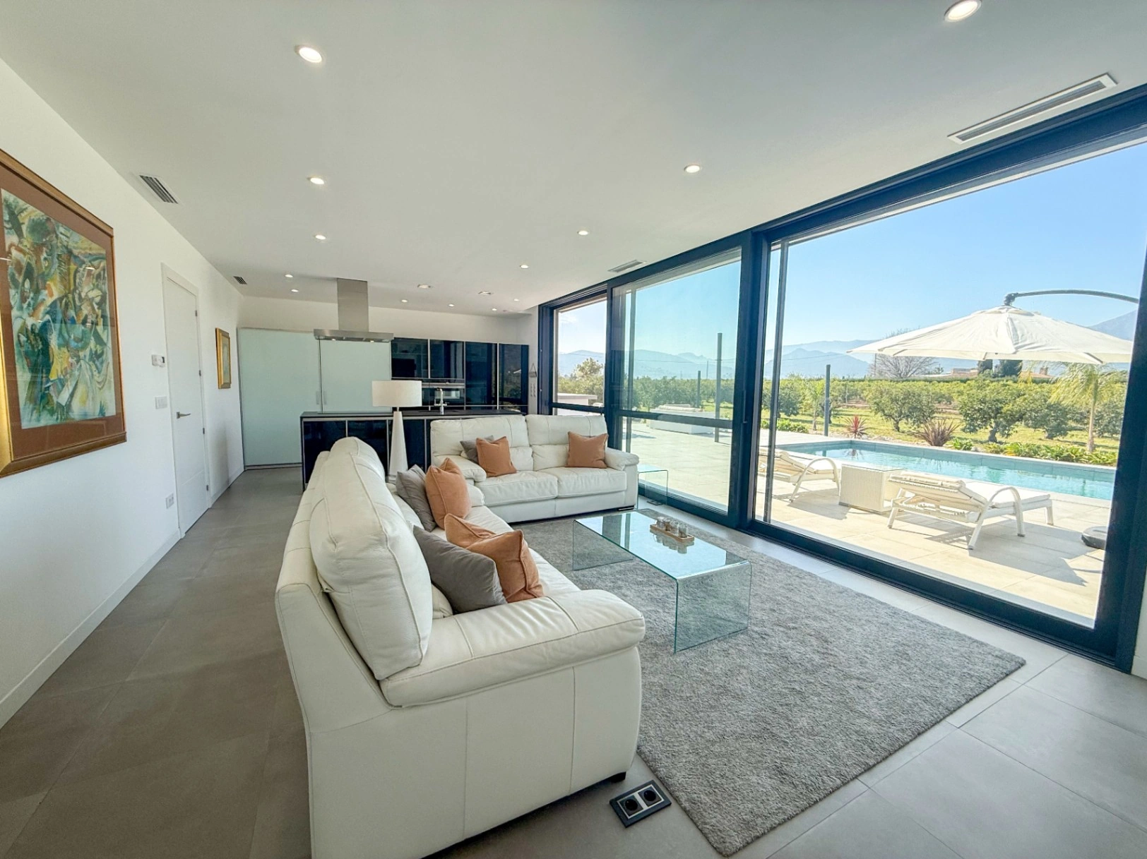 Villa de lujo contemporánea con privacidad absoluta y vistas al valle en un entorno natural excepcional