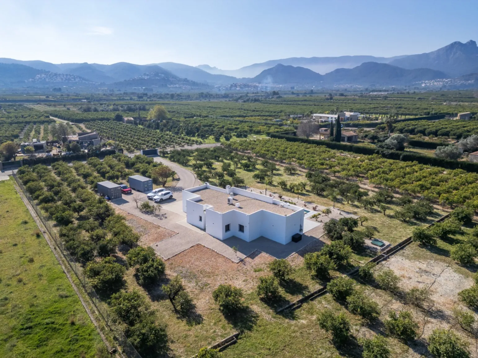 Villa de lujo contemporánea con privacidad absoluta y vistas al valle en un entorno natural excepcional