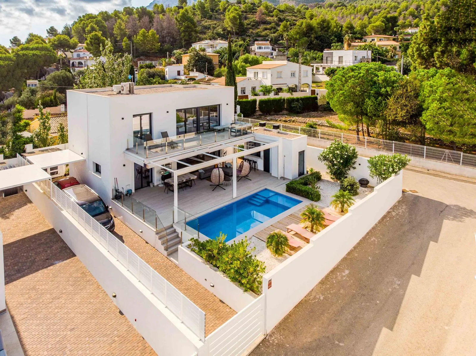 Villa moderna con vistas al mar y montaña en Denia