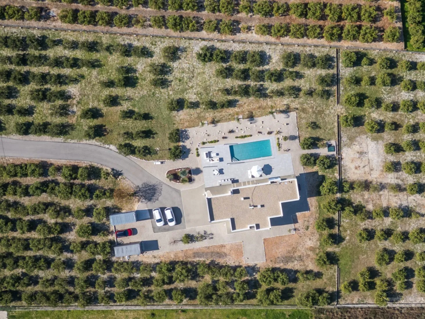 Villa de lujo contemporánea con privacidad absoluta y vistas al valle en un entorno natural excepcional