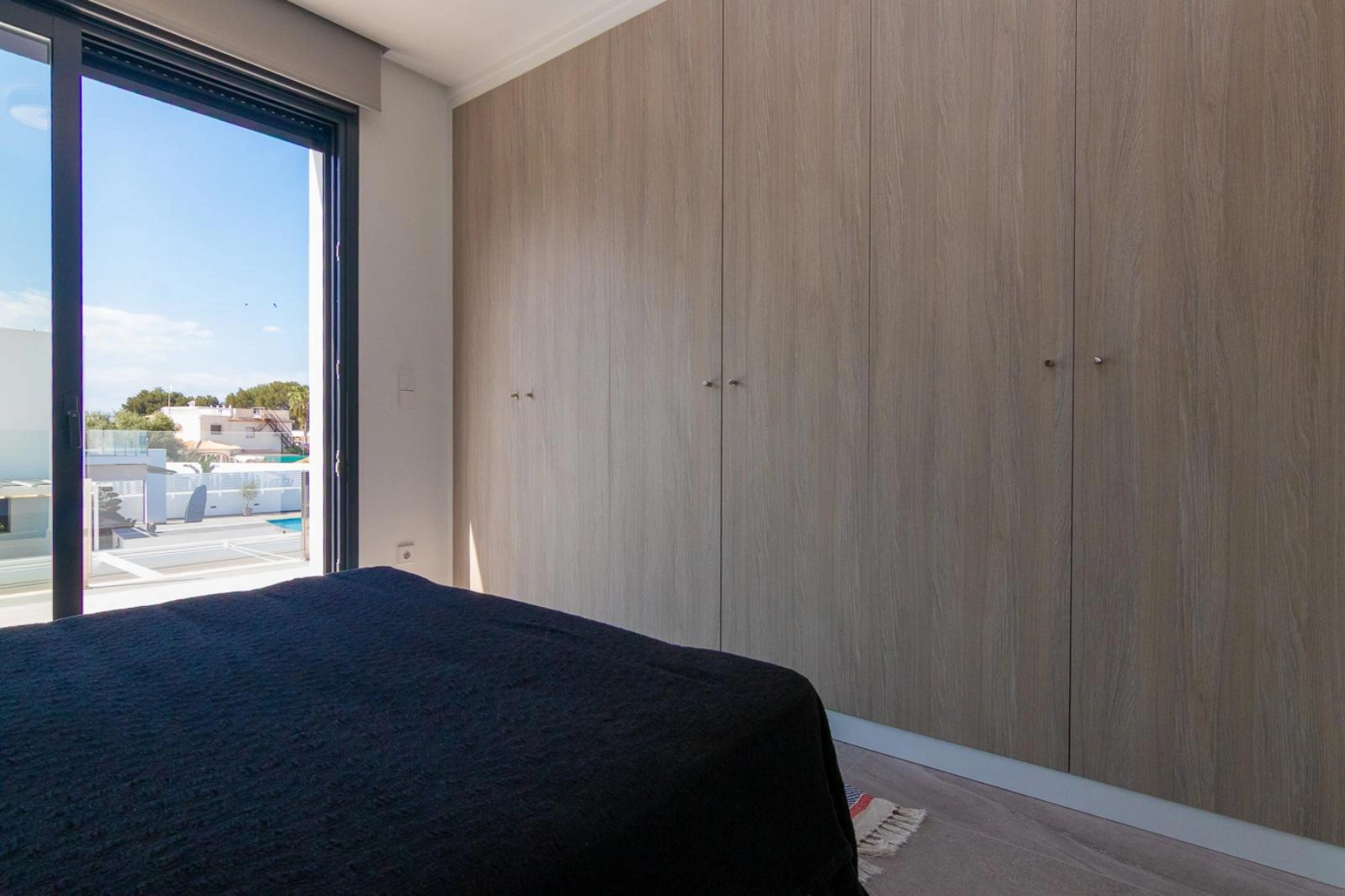 Villa moderna con vistas al mar y montaña en Denia
