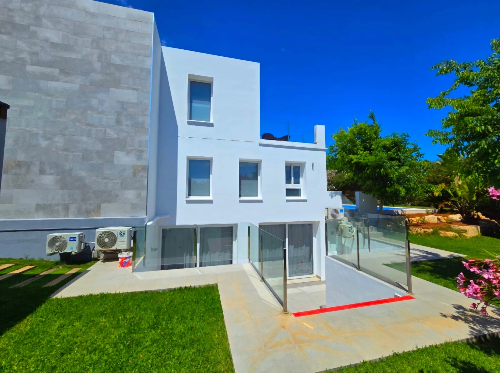 Villa Río Mundo - Amueblada con lujo y licencia turística en ubicación privilegiada
