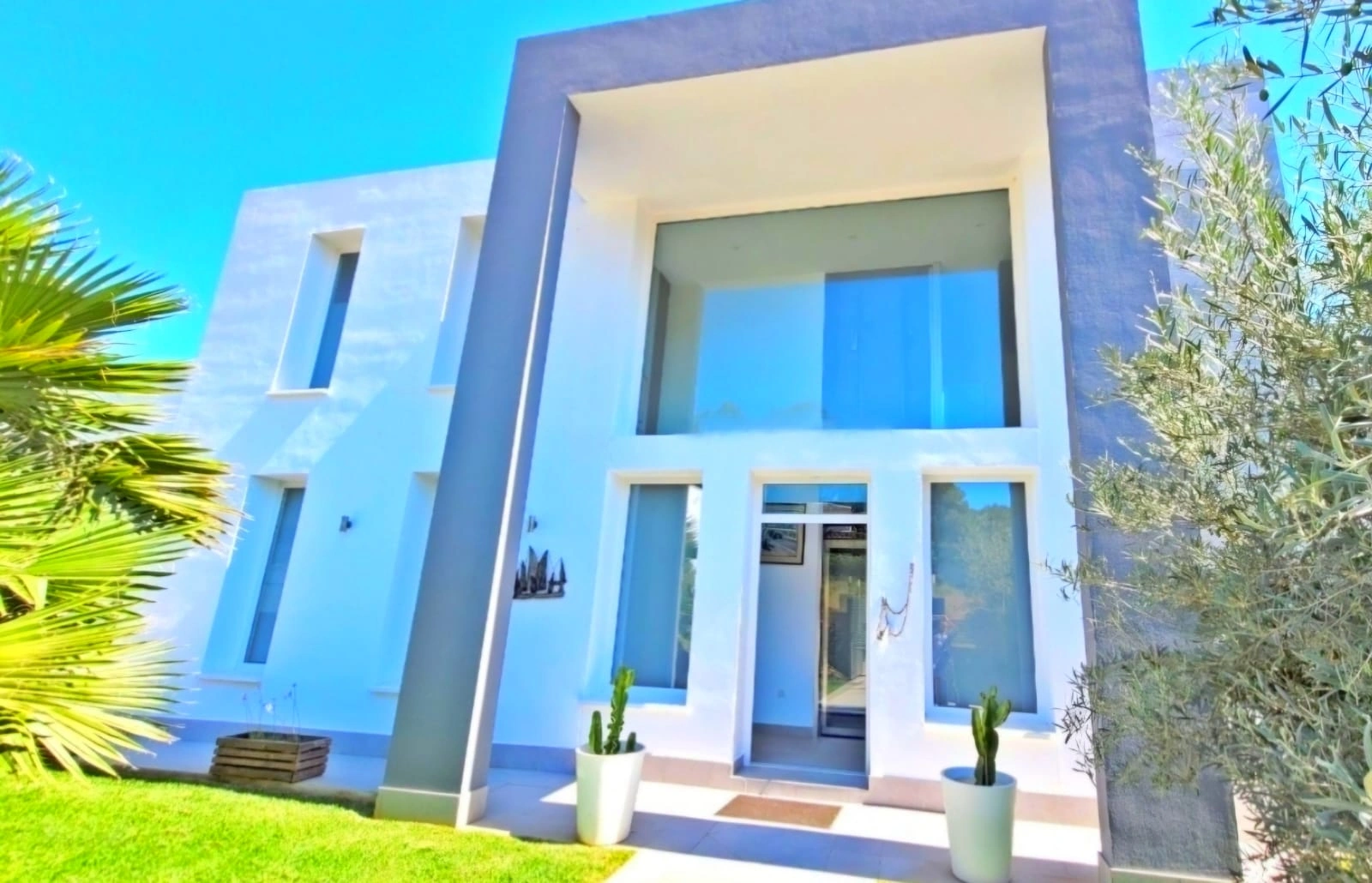 Villa Río Mundo - Amueblada con lujo y licencia turística en ubicación privilegiada