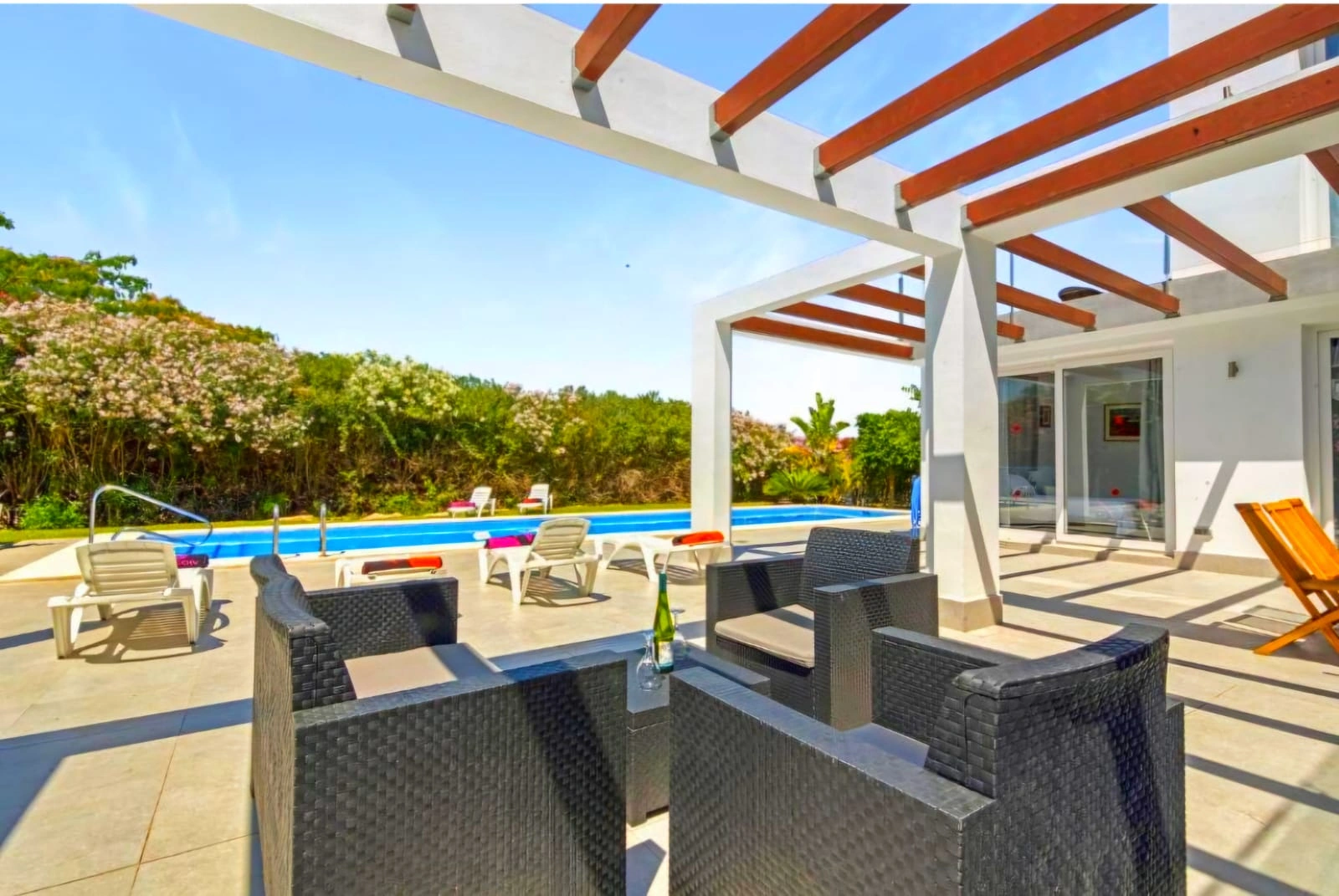Villa Río Mundo - Amueblada con lujo y licencia turística en ubicación privilegiada