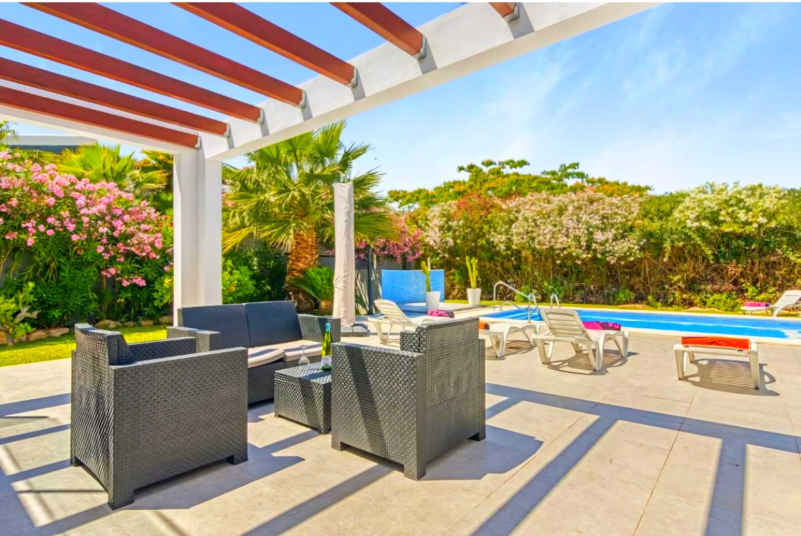 Villa Río Mundo - Amueblada con lujo y licencia turística en ubicación privilegiada