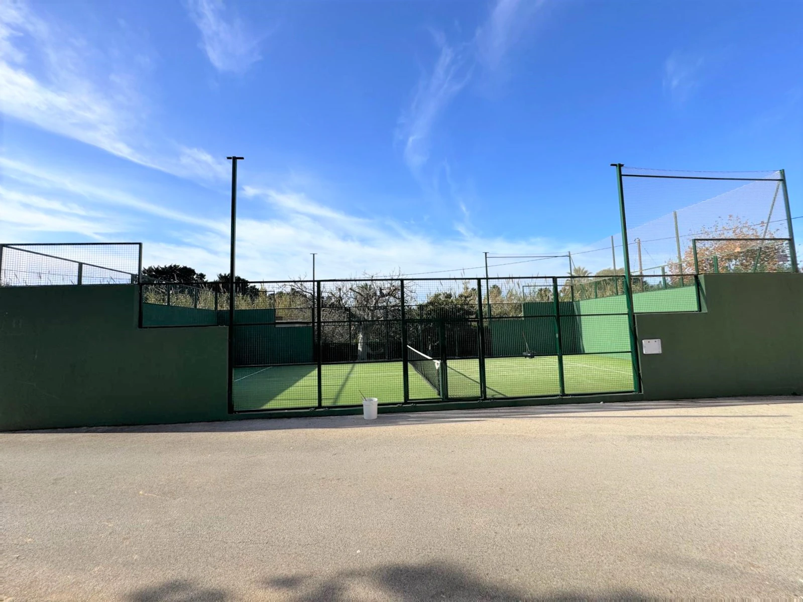 Exclusivo ático dúplex renovado en 2024 en Las Brisas, a 300 m del mar