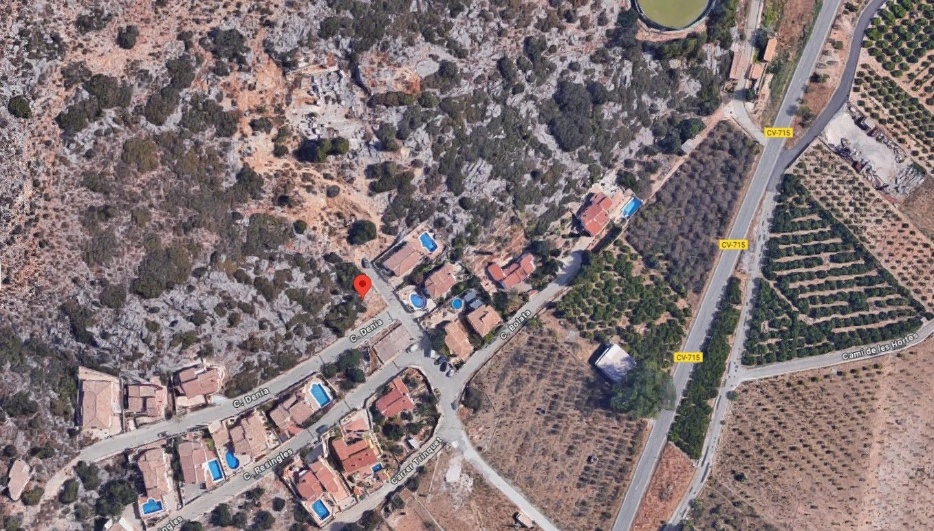 Parcela con proyecto de villa moderna, con licencia, en Tormos, a solo 20 minutos de Dénia