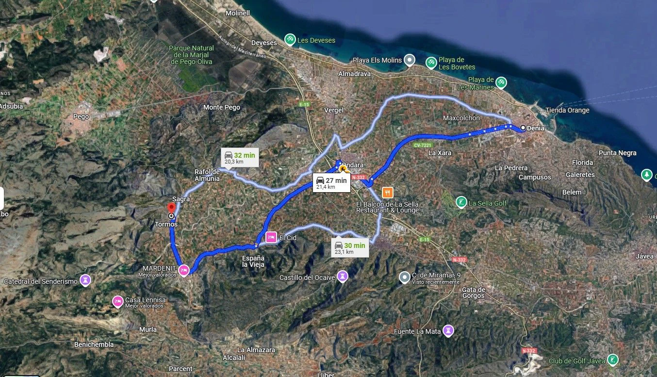 Parcela con proyecto de villa moderna, con licencia, en Tormos, a solo 20 minutos de Dénia