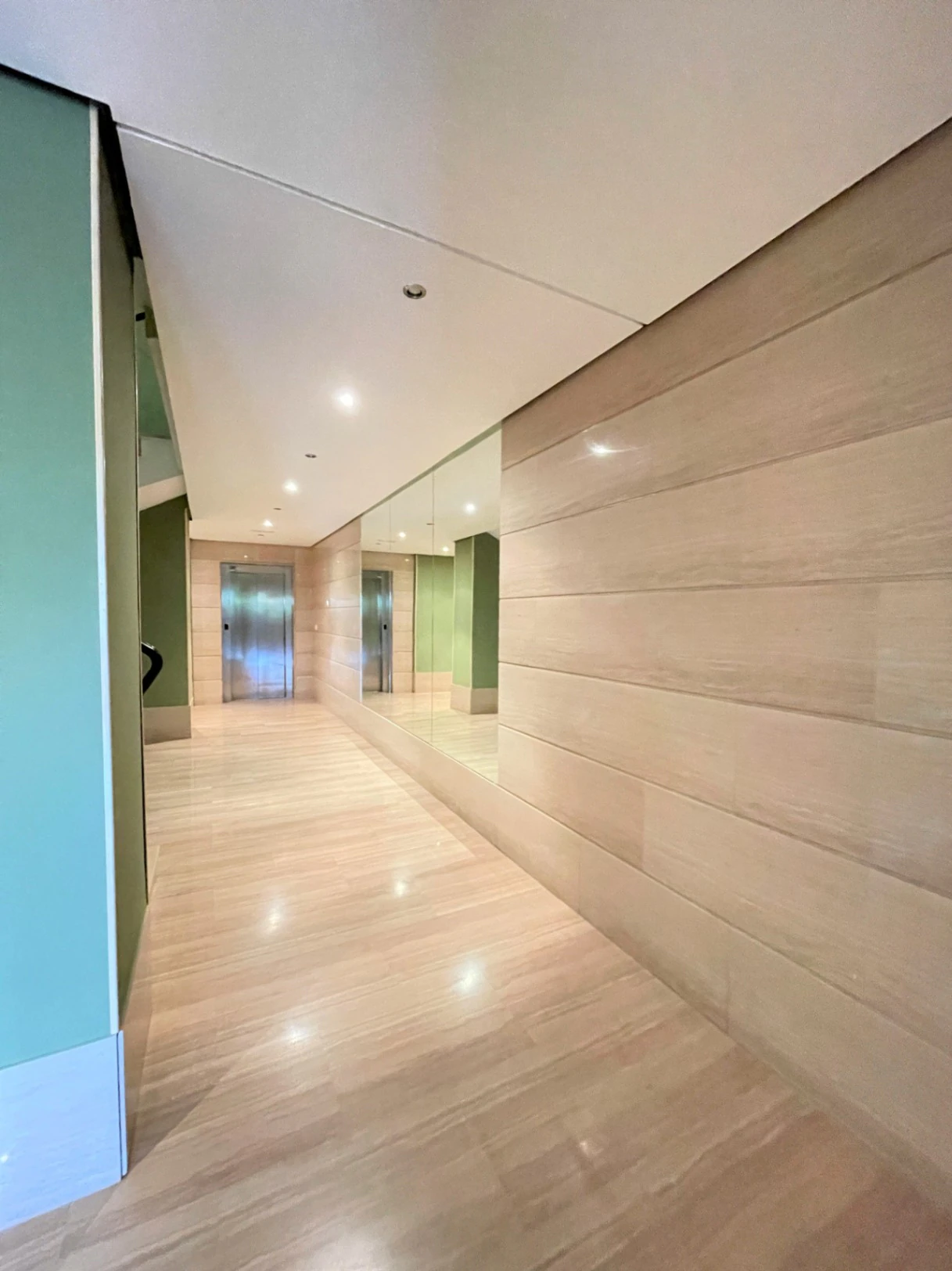 Apartamento impecable con terraza, parking y excelente ubicación a 400 m de la playa en Dénia