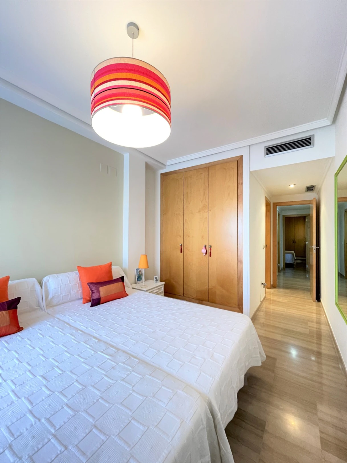 Apartamento impecable con terraza, parking y excelente ubicación a 400 m de la playa en Dénia