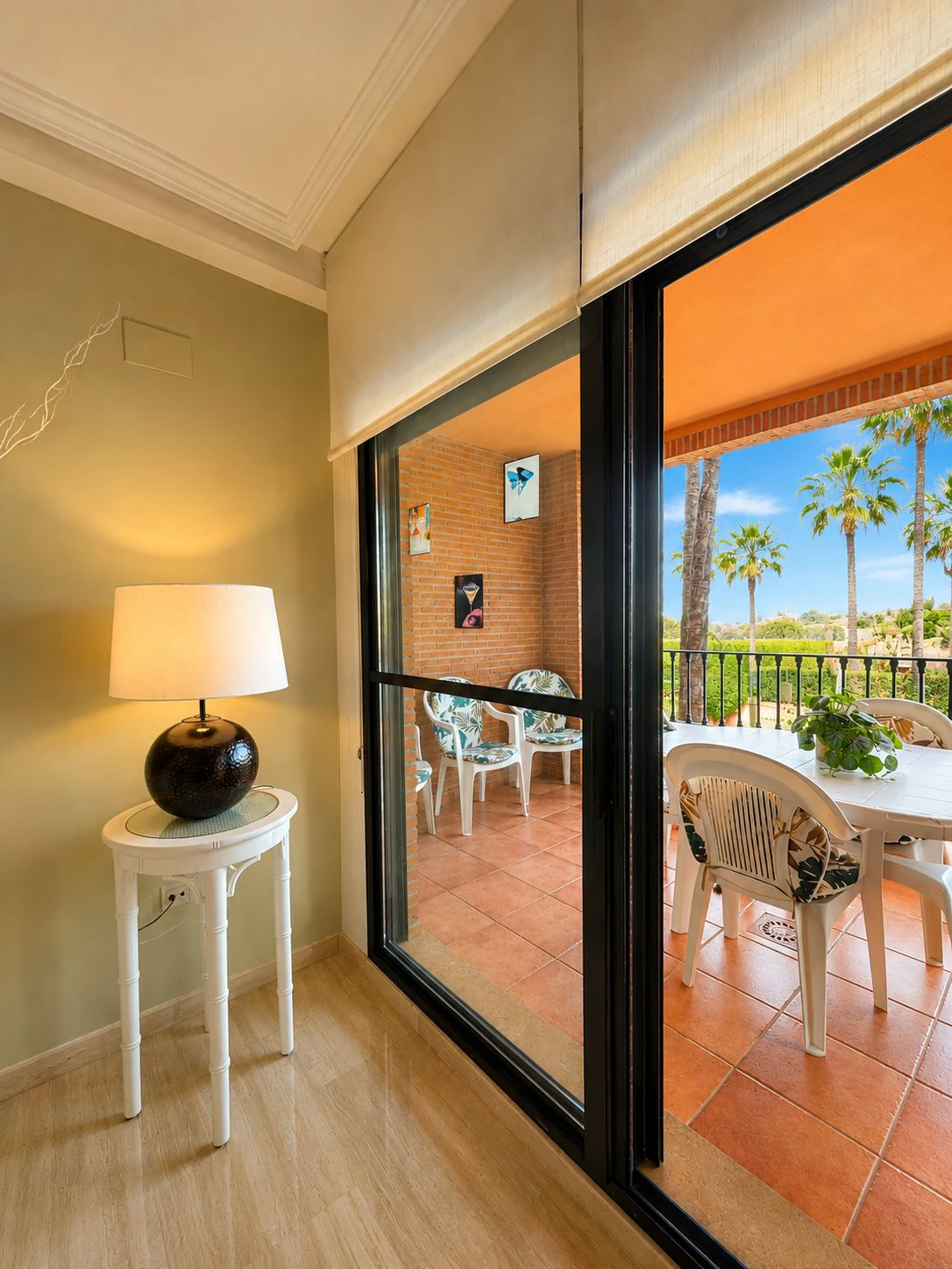 Apartamento impecable con terraza, parking y excelente ubicación a 400 m de la playa en Dénia