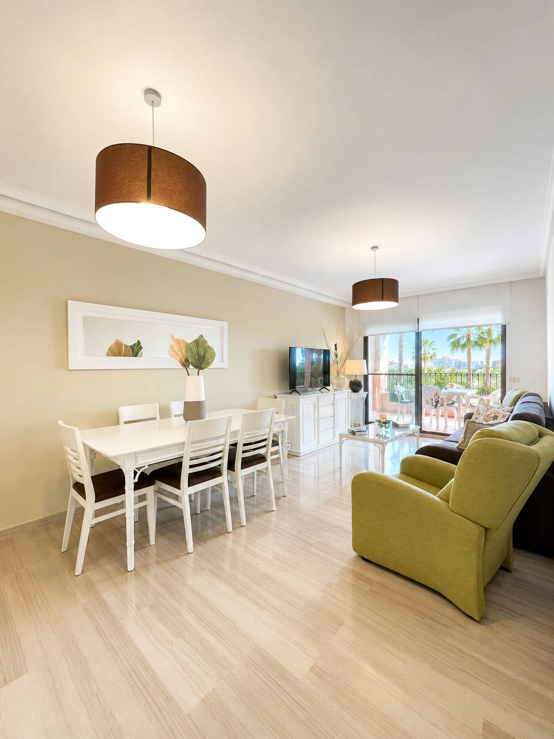 Apartamento impecable con terraza, parking y excelente ubicación a 400 m de la playa en Dénia