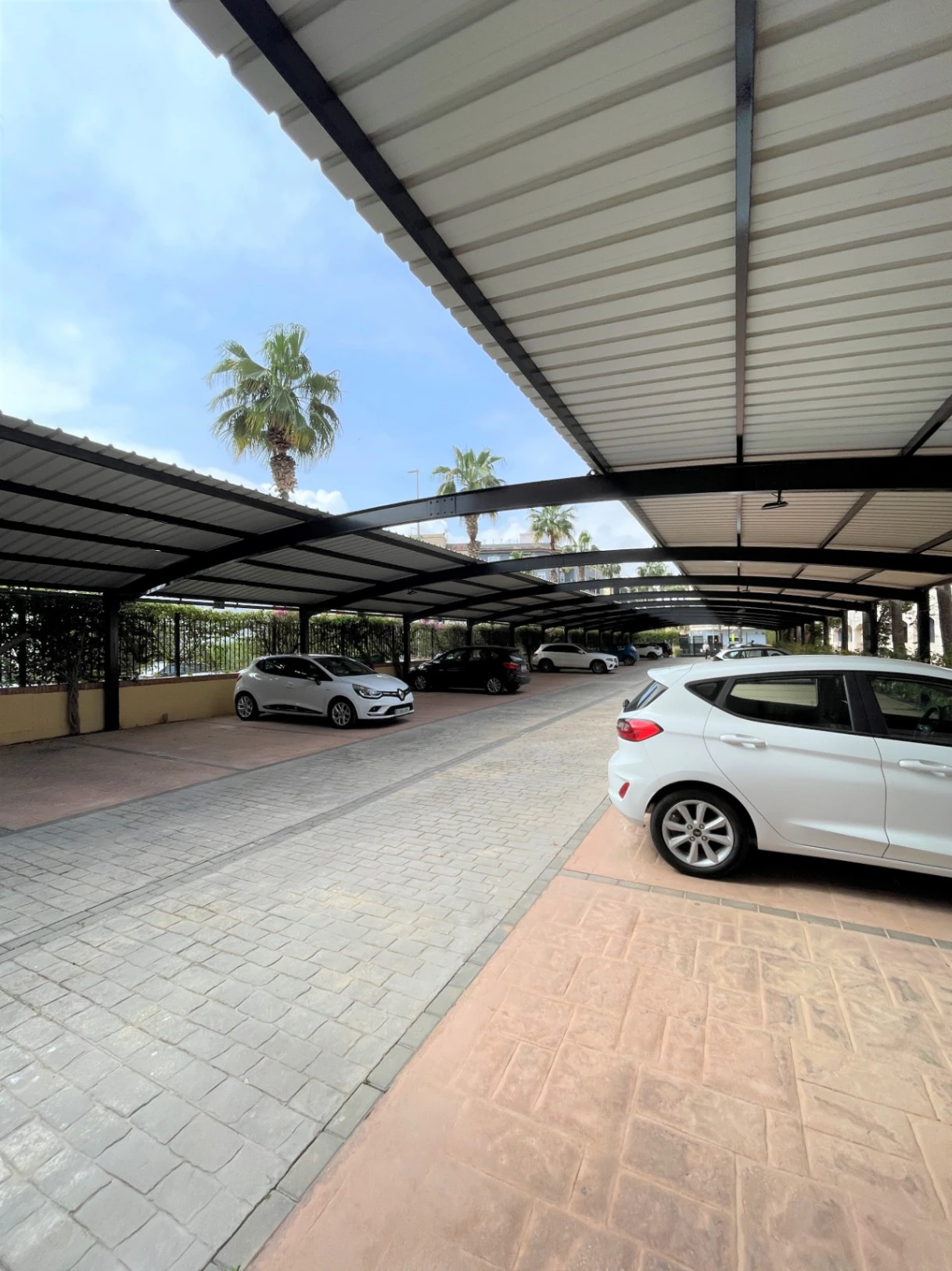 Apartamento impecable con terraza, parking y excelente ubicación a 400 m de la playa en Dénia
