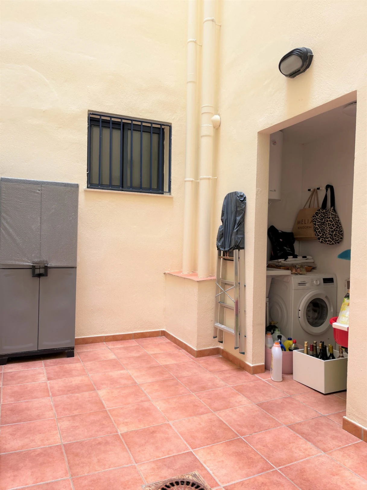 Apartamento impecable con terraza, parking y excelente ubicación a 400 m de la playa en Dénia