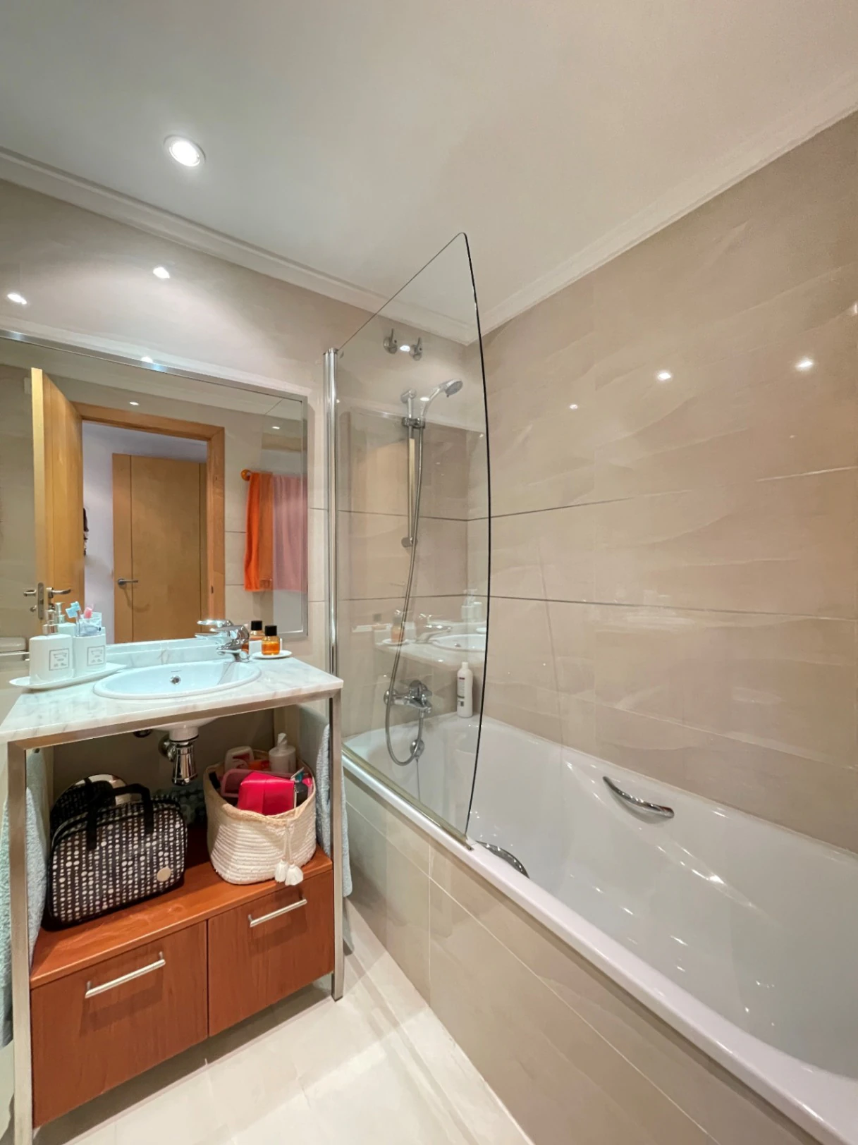 Apartamento impecable con terraza, parking y excelente ubicación a 400 m de la playa en Dénia
