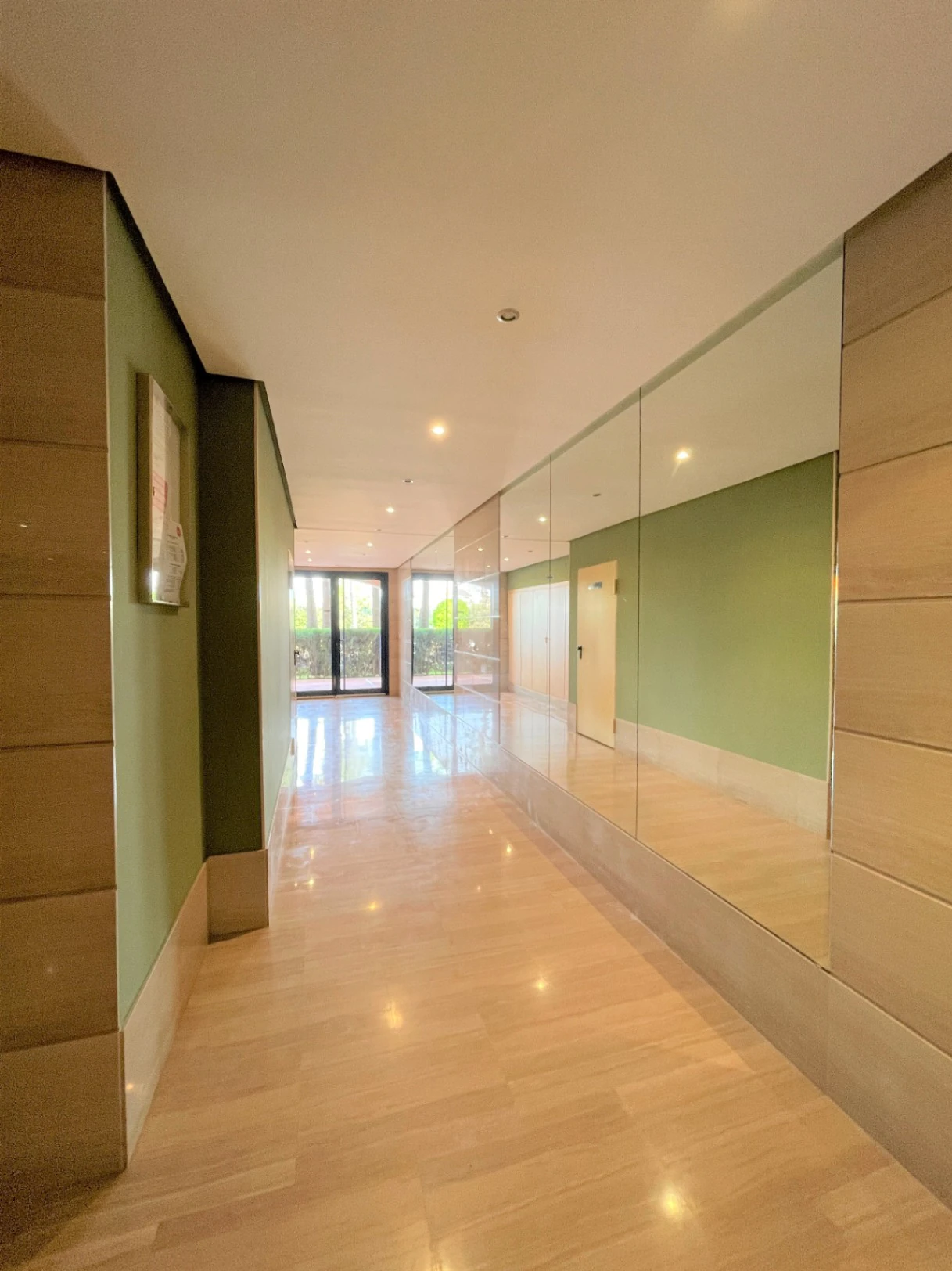 Apartamento impecable con terraza, parking y excelente ubicación a 400 m de la playa en Dénia