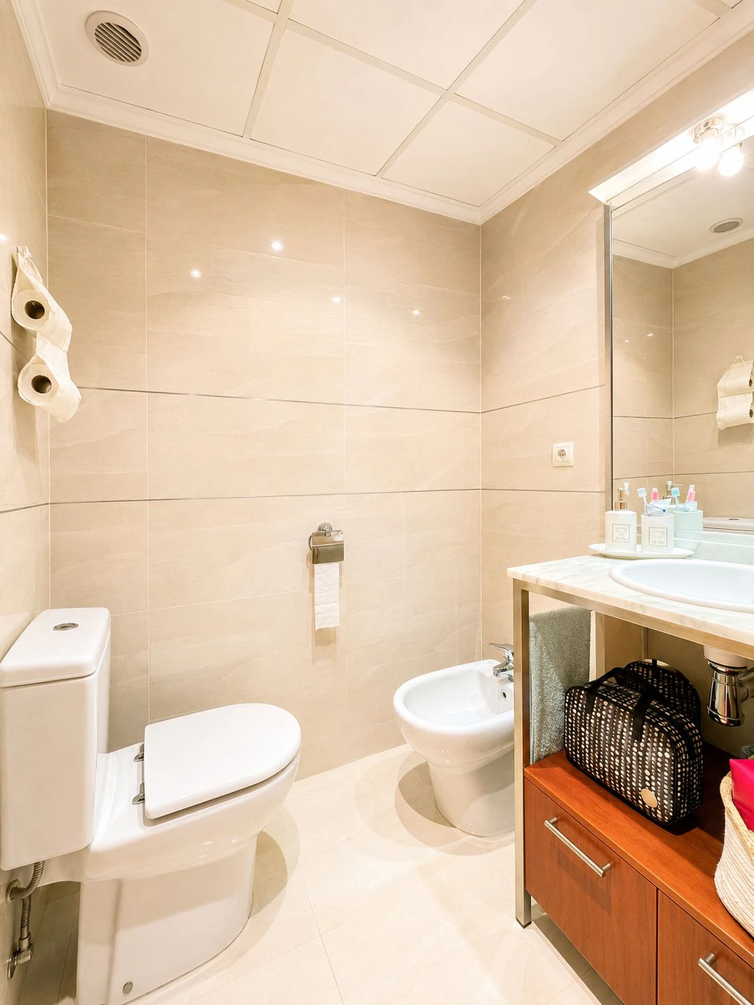 Apartamento impecable con terraza, parking y excelente ubicación a 400 m de la playa en Dénia