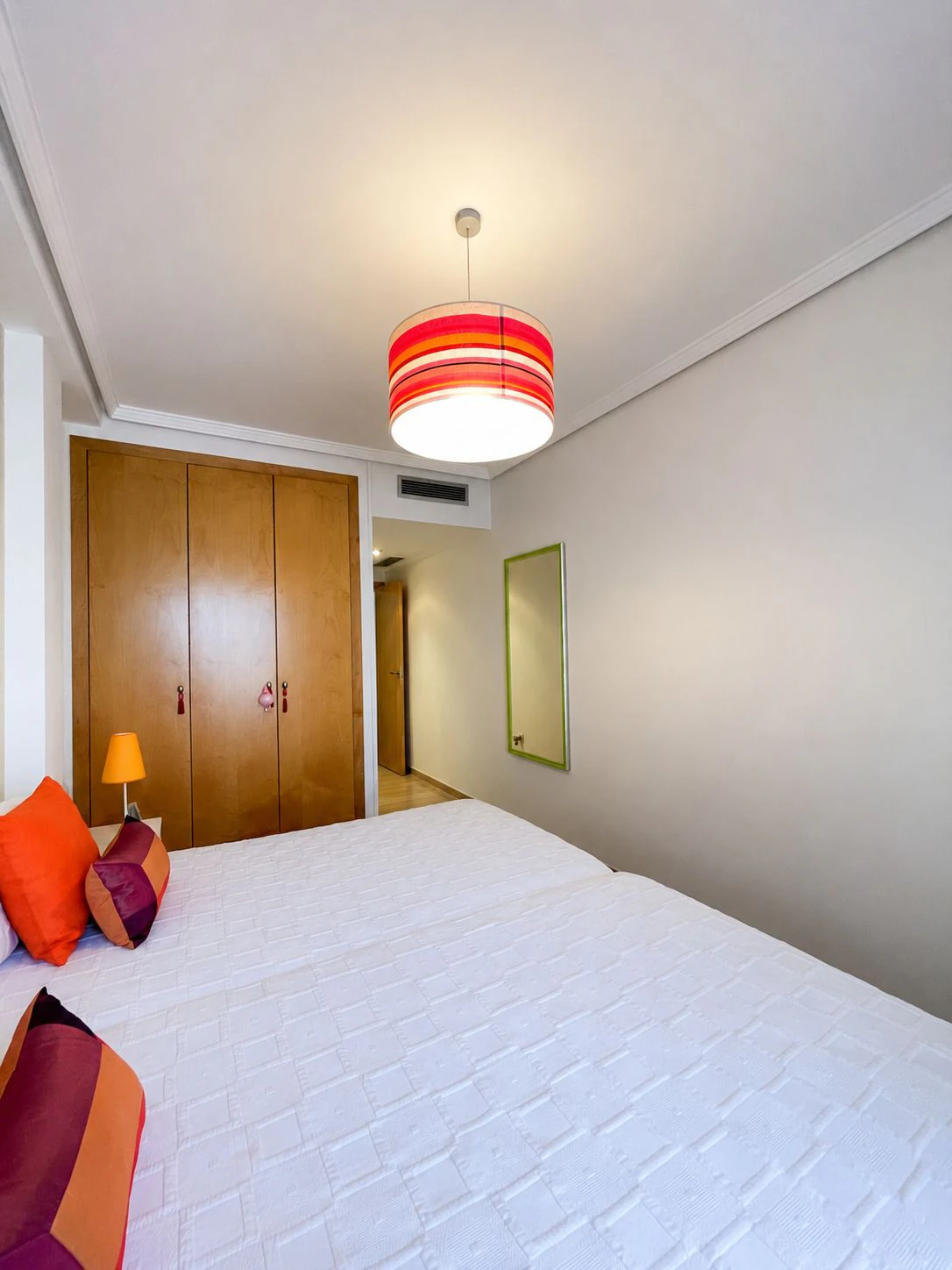 Apartamento impecable con terraza, parking y excelente ubicación a 400 m de la playa en Dénia